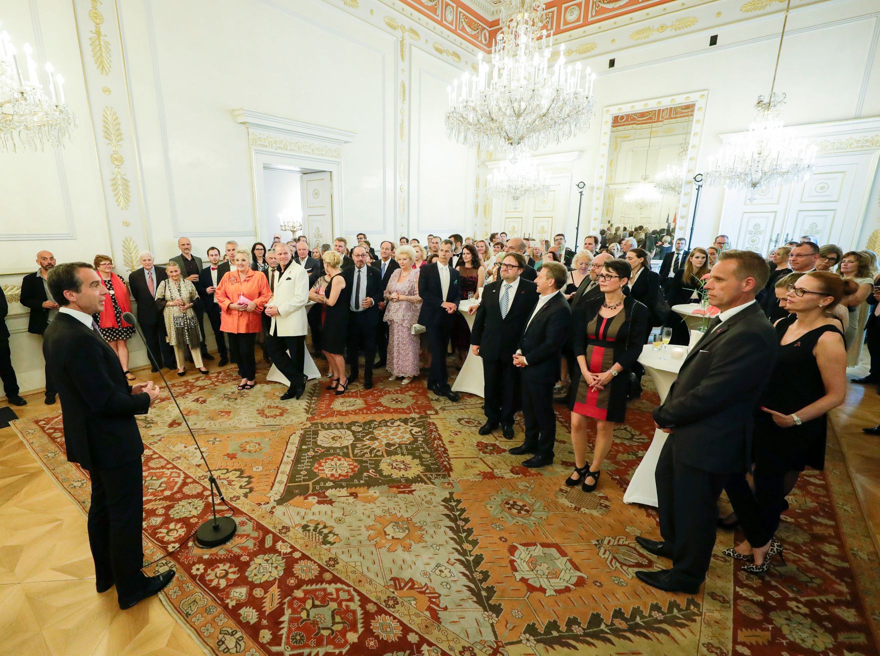 Am 6. Juni 2017 gab Bundeskanzler Christian Kern (l.) einen Empfang anl&auml;sslich "Konzert im Burgtheater Life-Ball".