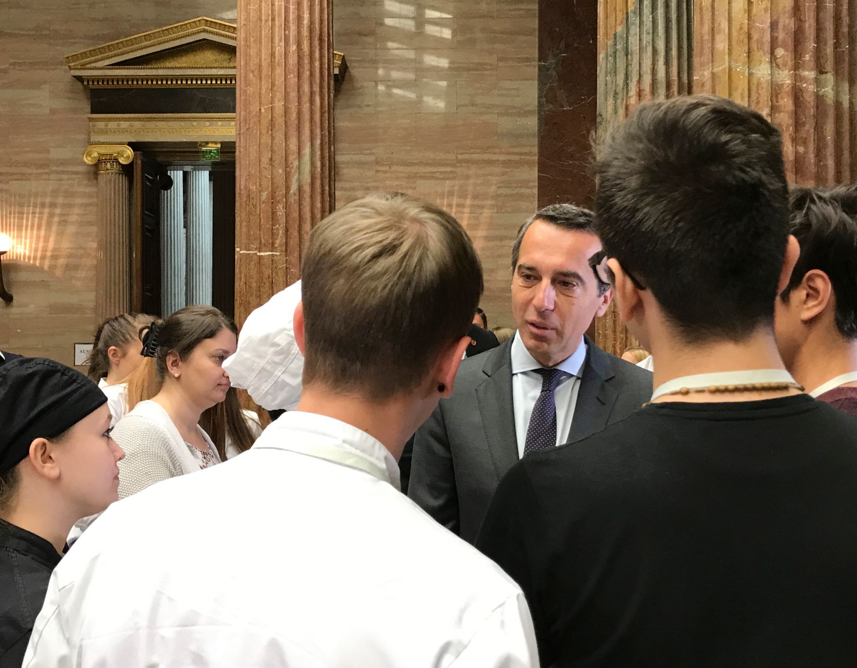 Am 7. Juni 2017 traf Bundeskanzler Christian Kern (im Bild) im Parlament Vertreterinnen und Vertreter der Jugendabteilung der Gewerkschaft vida.
