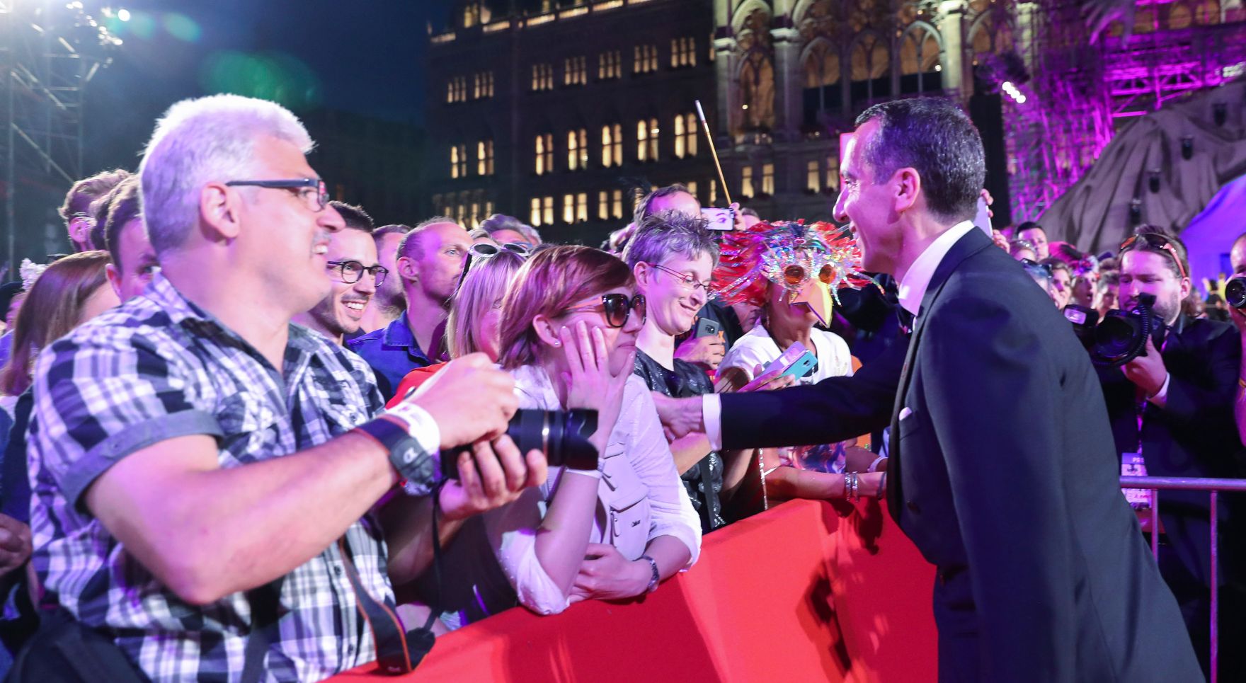 Am 10. Juni 2017 besuchte Bundeskanzler Christian Kern den Life Ball 2017.