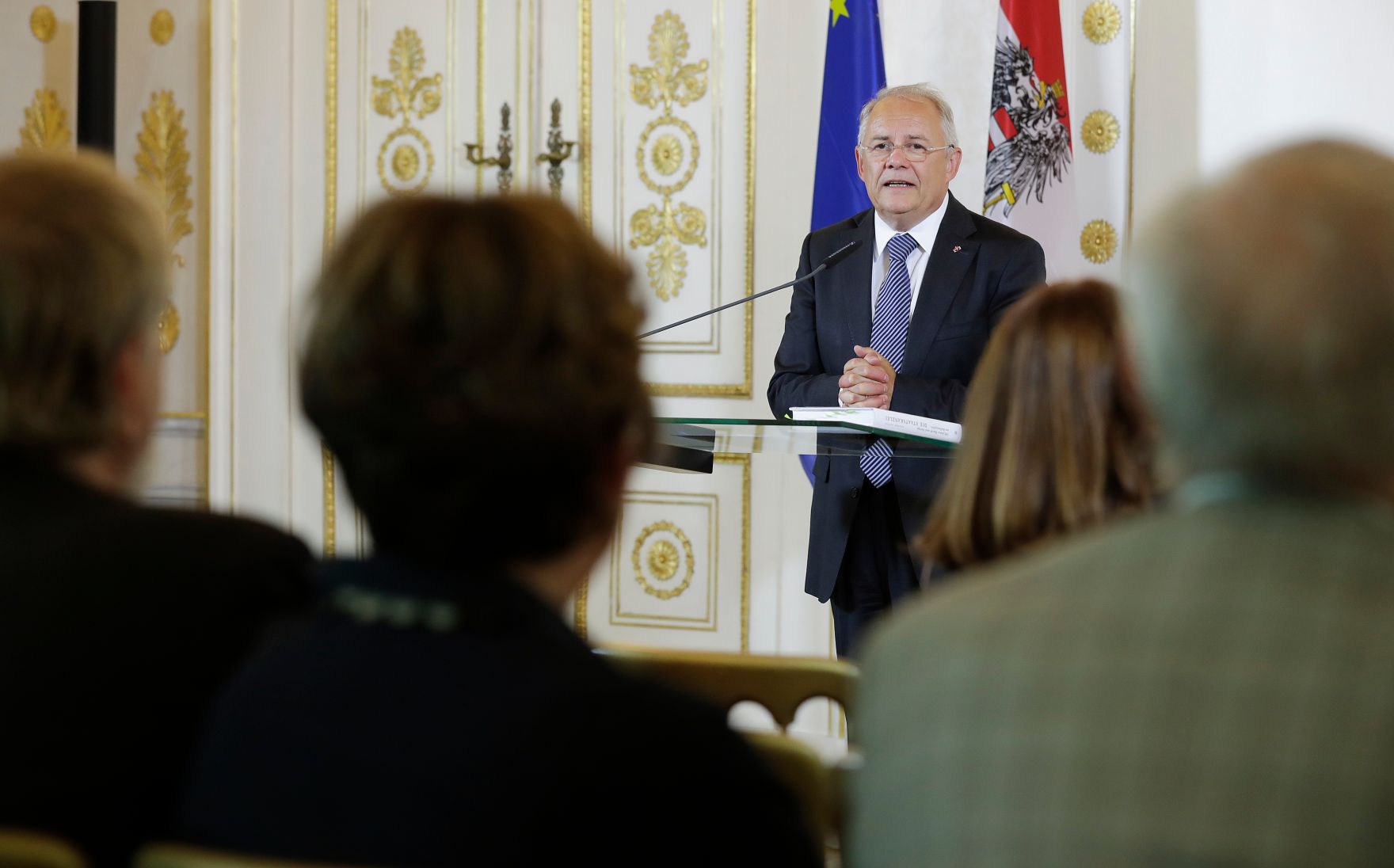 Am 13. Juni 2017 fand die Buchpr&auml;sentation "Die Staatskanzlei" im Bundeskanzleramt statt. Im Bild Manfred Matzka.