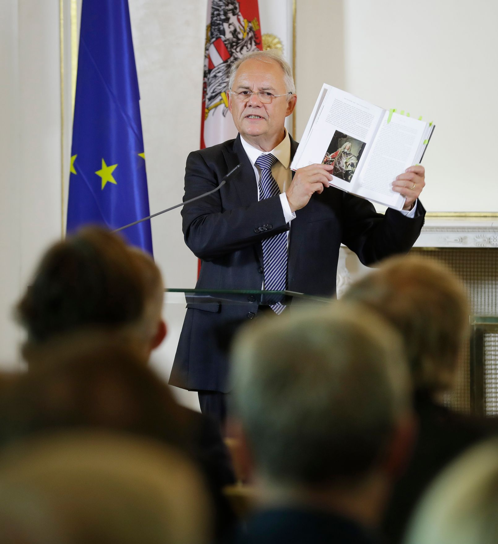 Am 13. Juni 2017 fand die Buchpr&auml;sentation "Die Staatskanzlei" im Bundeskanzleramt statt. Im Bild Manfred Matzka.
