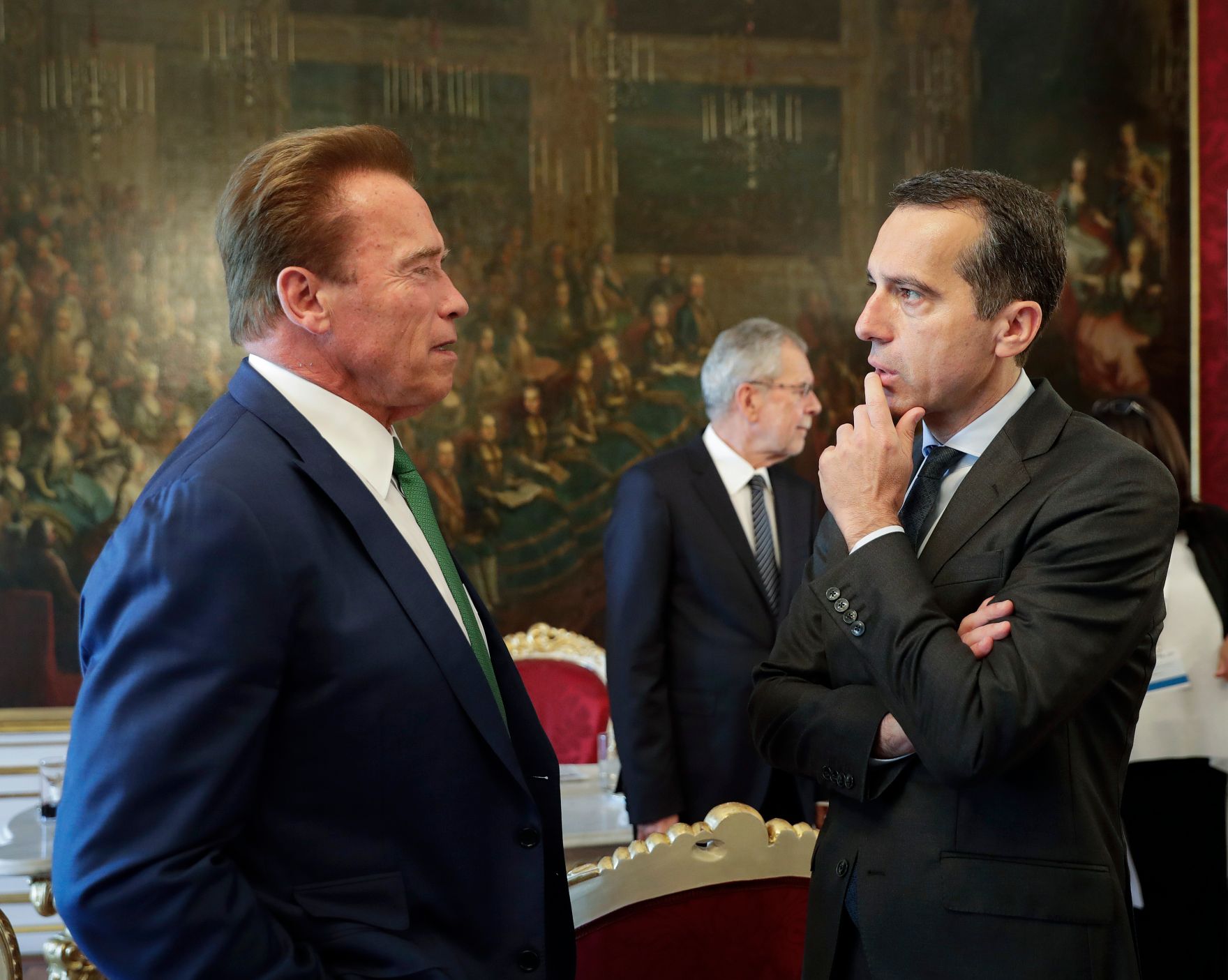 Am 20. Juni 2017 nahm Bundeskanzler Christian Kern (r.) am R20 Austrian World Summit teil. Im Bild mit Arnold Schwarzenegger (l.).