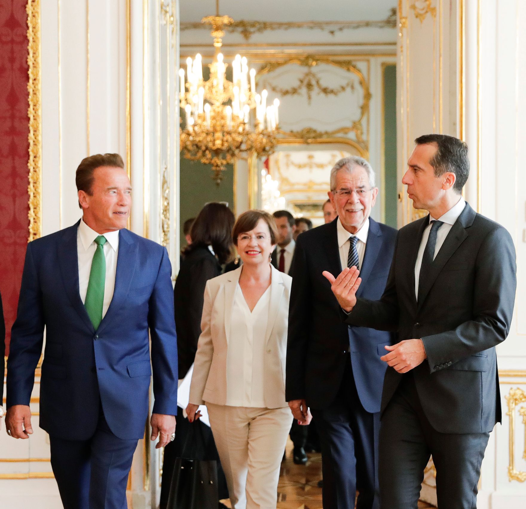 Am 20. Juni 2017 nahm Bundeskanzler Christian Kern (r.) am R20 Austrian World Summit teil. Im Bild mit Arnold Schwarzenegger (l.) und Bundespr&auml;sident Alexander Van der Bellen (m.r.).