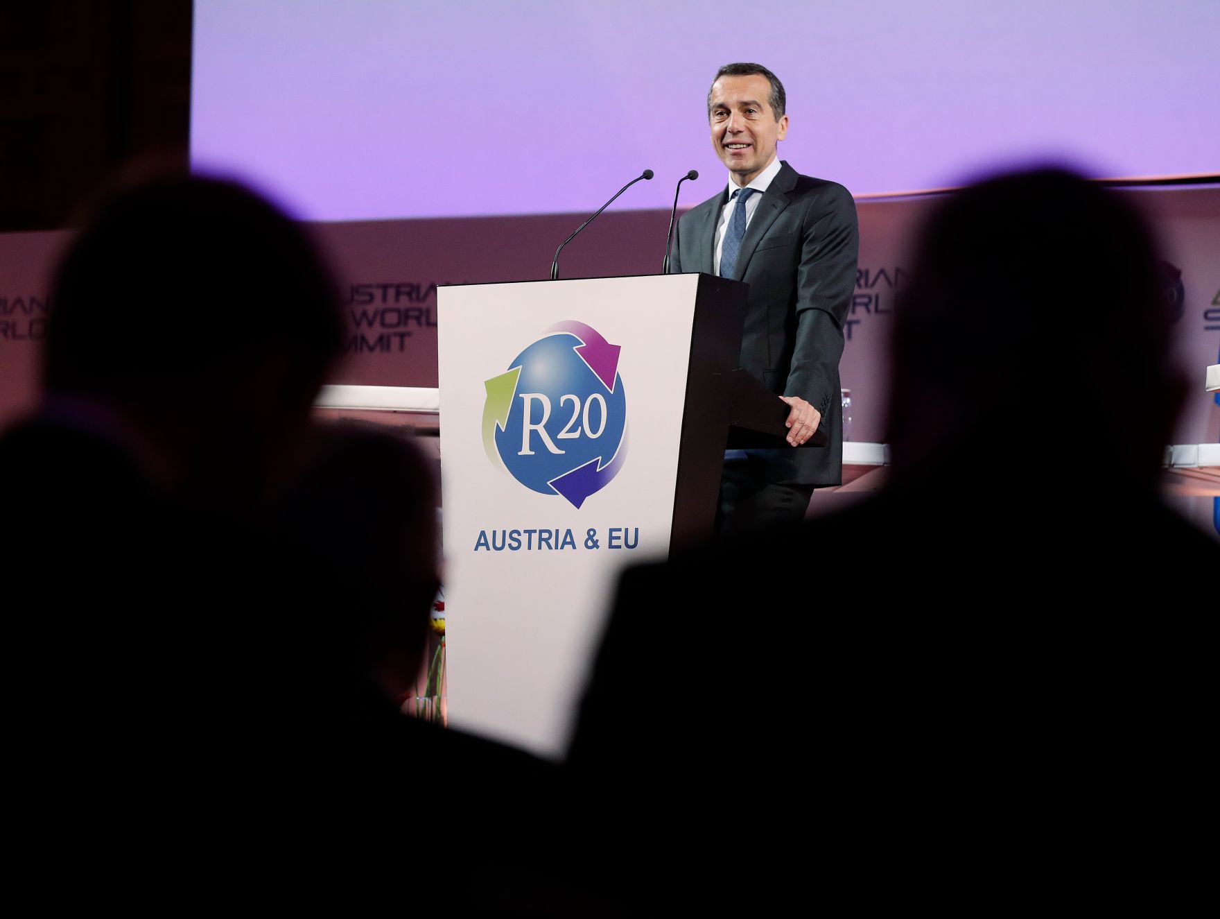 Am 20. Juni 2017 nahm Bundeskanzler Christian Kern (im Bild) am R20 Austrian World Summit teil.