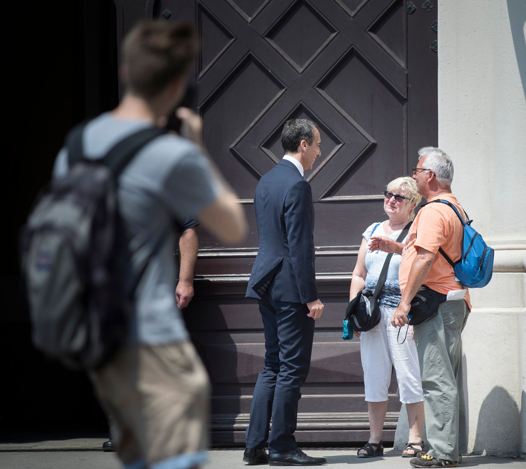 Am 21. Juni 2017 gab Bundeskanzler Christian Kern (l.) ein Pressestatement zum Besch&auml;ftigungsbonus ab.