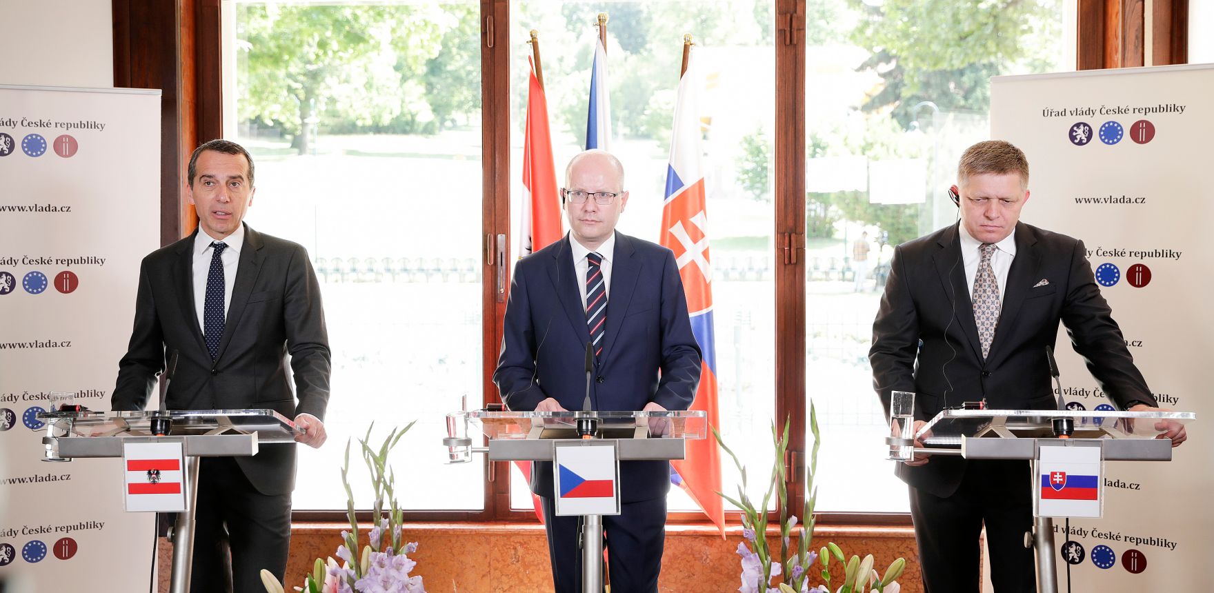 Am 22. Juni 2017 nahm Bundeskanzler Christian Kern (l.) am Austerlitz Treffen in Br&uuml;nn teil. Im Bild mit dem tschechischen Ministerpr&auml;sidenten Bohuslav Sobotka (m.) und dem slowakischen Ministerpr&auml;sidenten Robert Fico (r.).