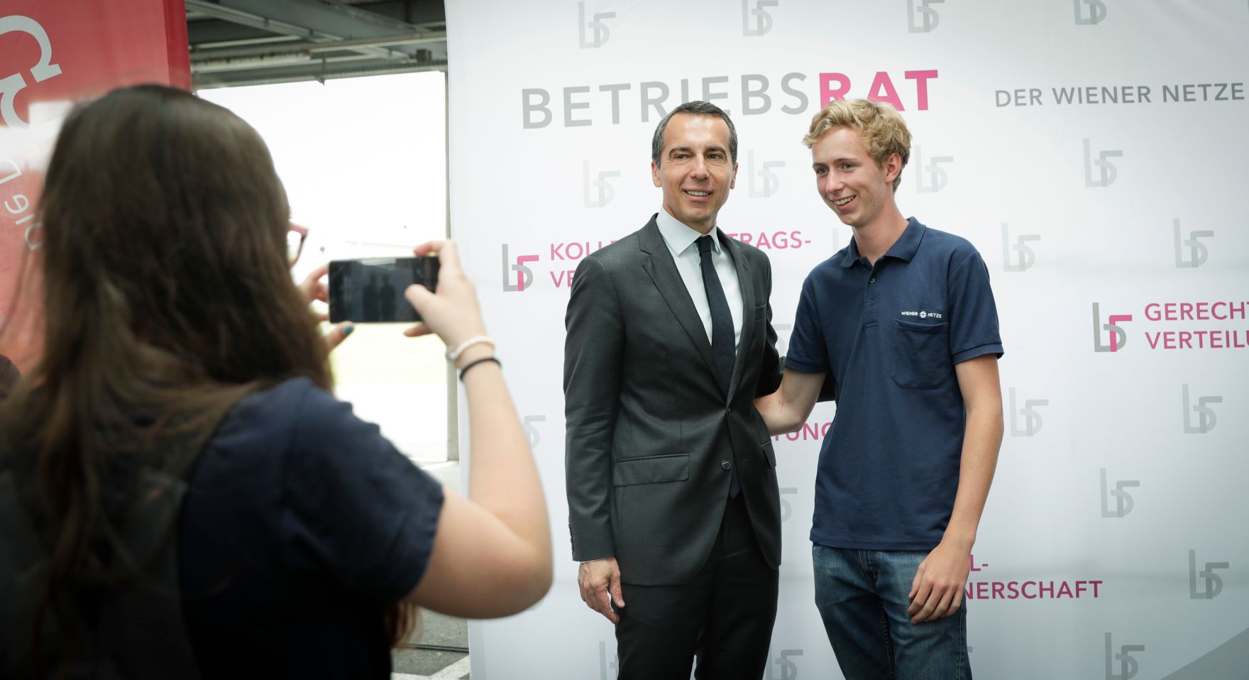 Am 26. Juni 2017 besuchte Bundeskanzler Christian Kern (m.) die Firma Wiener Netze.