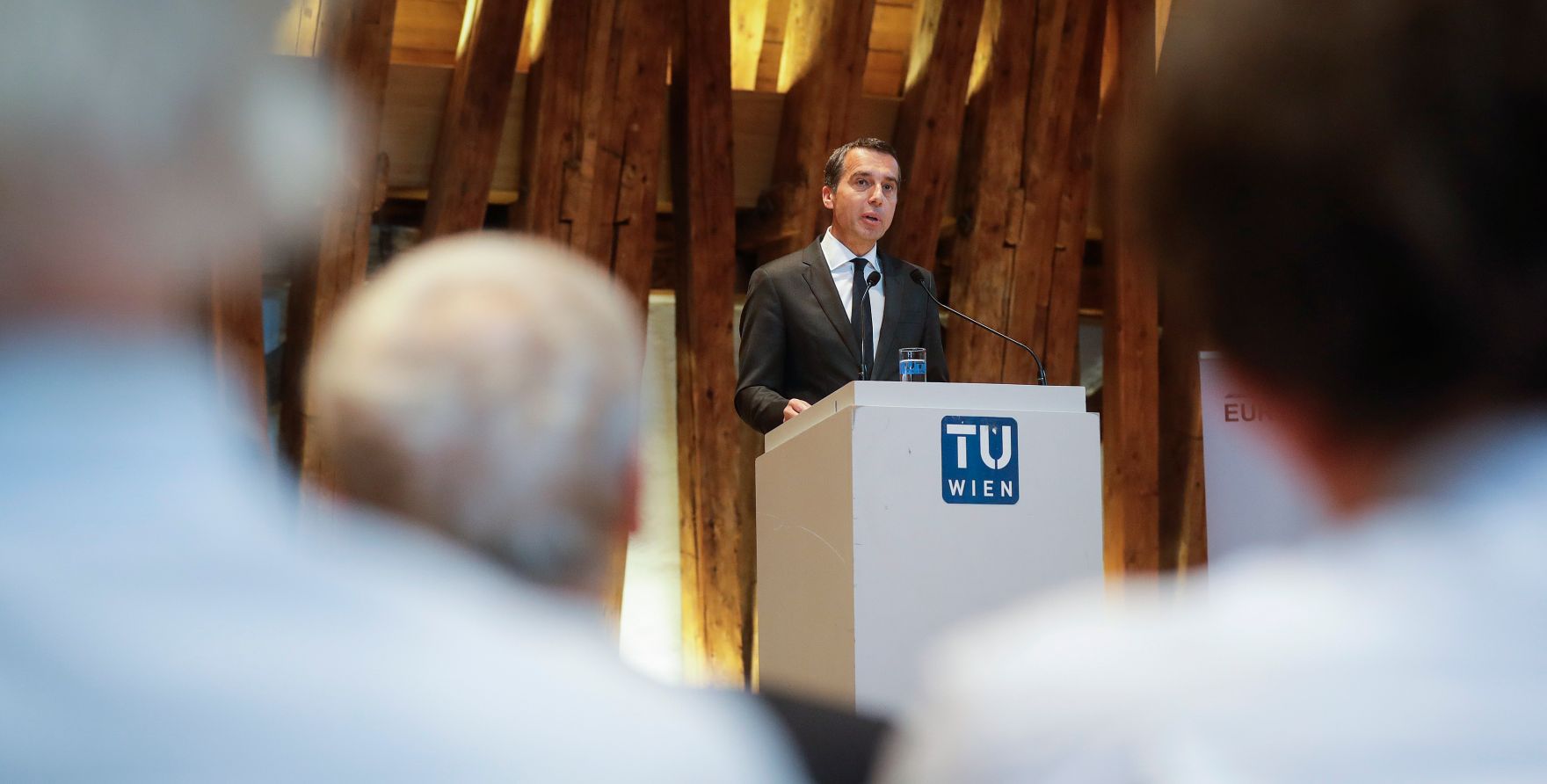 Am 3. Juli 2017 nahm Bundeskanzler Christian Kern (im Bild) an der Diskussion des Europa Club Spezial &bdquo;Wie halten Sie es mit Europa?&ldquo; teil.