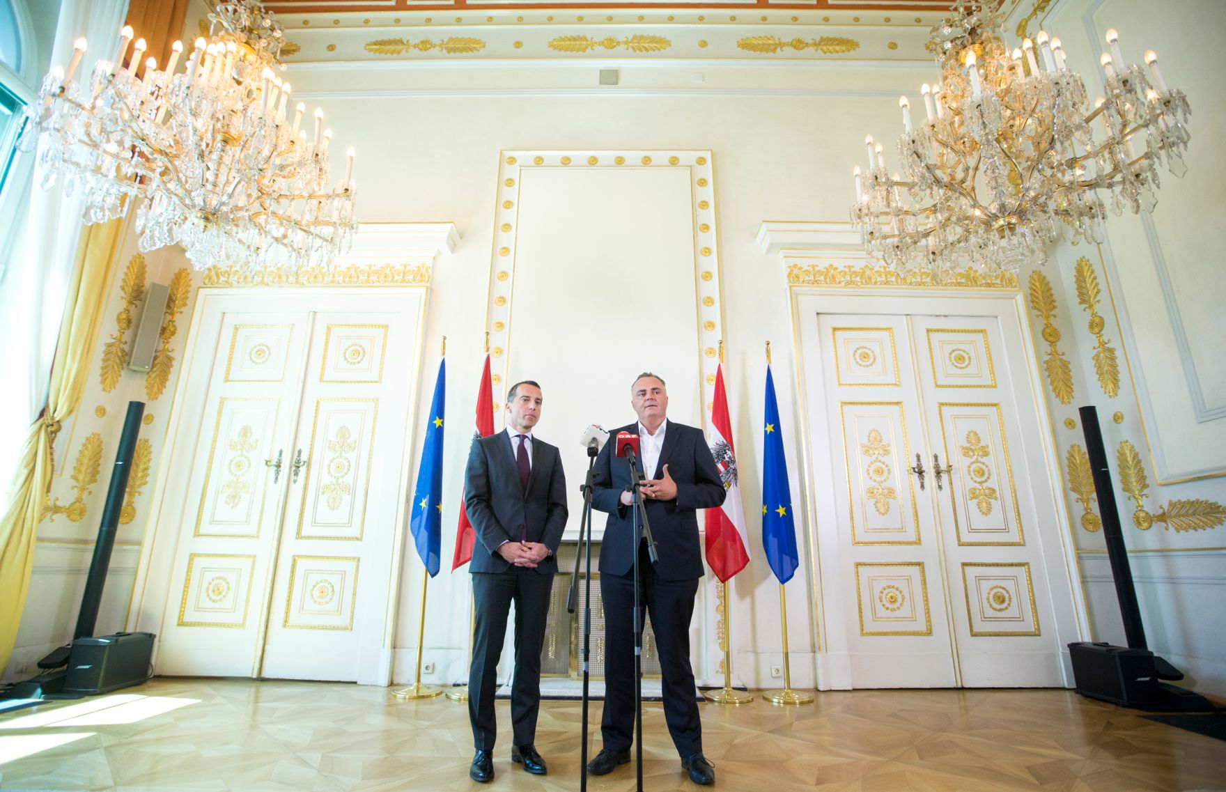 Am 5. Juli 2017 gaben Bundeskanzler Christian Kern (l.) und Verteidigungsminister Hans Peter Doskozil (r.) ein Statement zu den Grenzsicherungsma&szlig;nahmen ab.