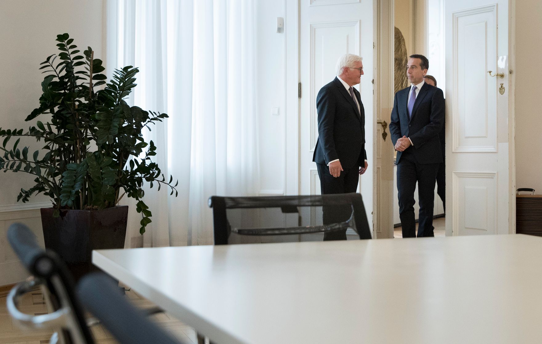 Am 14. Juli 2017 empfing Bundeskanzler Christian Kern (r.) den deutschen Bundespr&auml;sidenten Frank-Walter Steinmeier (l.) zu einem Gespr&auml;ch.