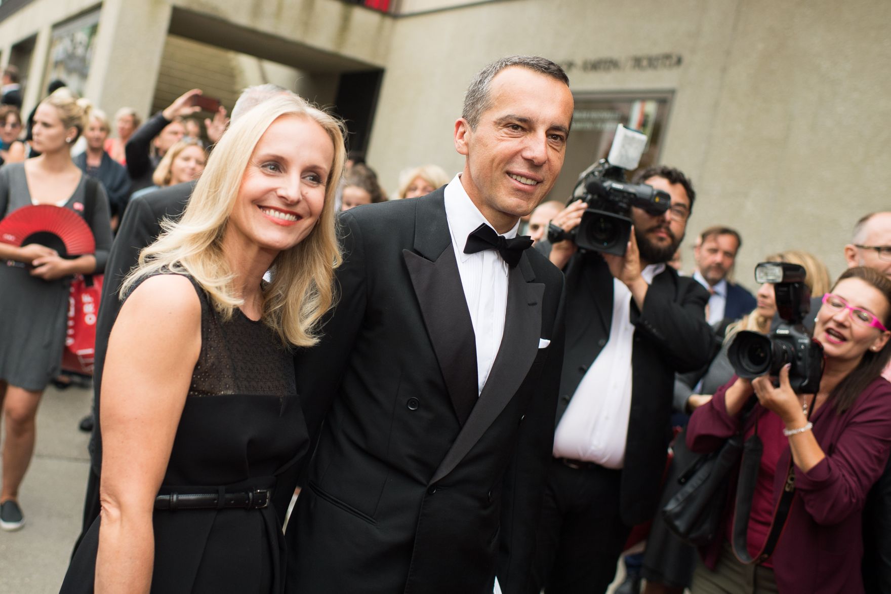 Am 27. Juli 2017 besuchte Bundeskanzler Christian Kern die Premiere &quot;La clemenza di Tito&quot; anl&auml;sslich der Salzburger Festspiele. Im Bild mit Eveline Steinberger-Kern.