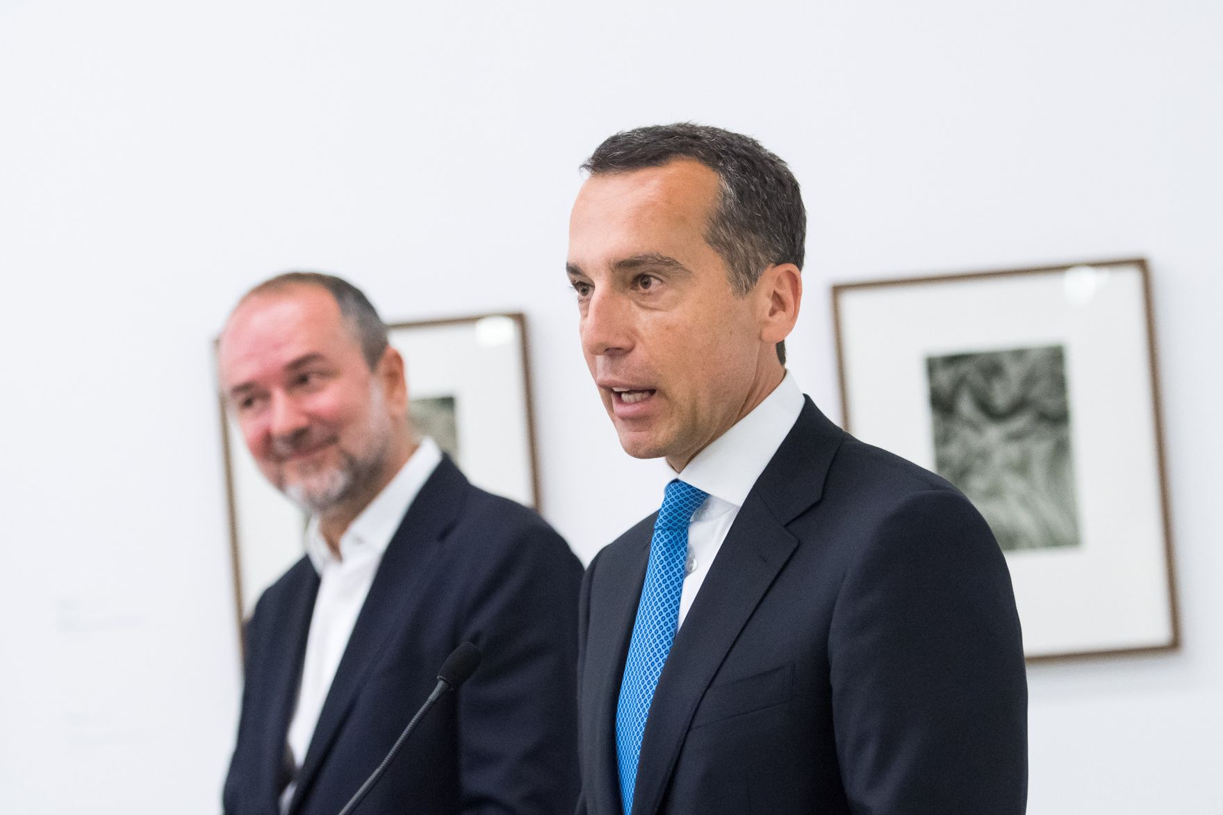 Am 28. Juli 2017 luden Bundeskanzler Christian Kern (r.) und Kunst- und Kulturminister Thomas Drozda (l.) zum Cocktailempfang im Museum der Moderne anl&auml;sslich der Salzburger Festspiele.