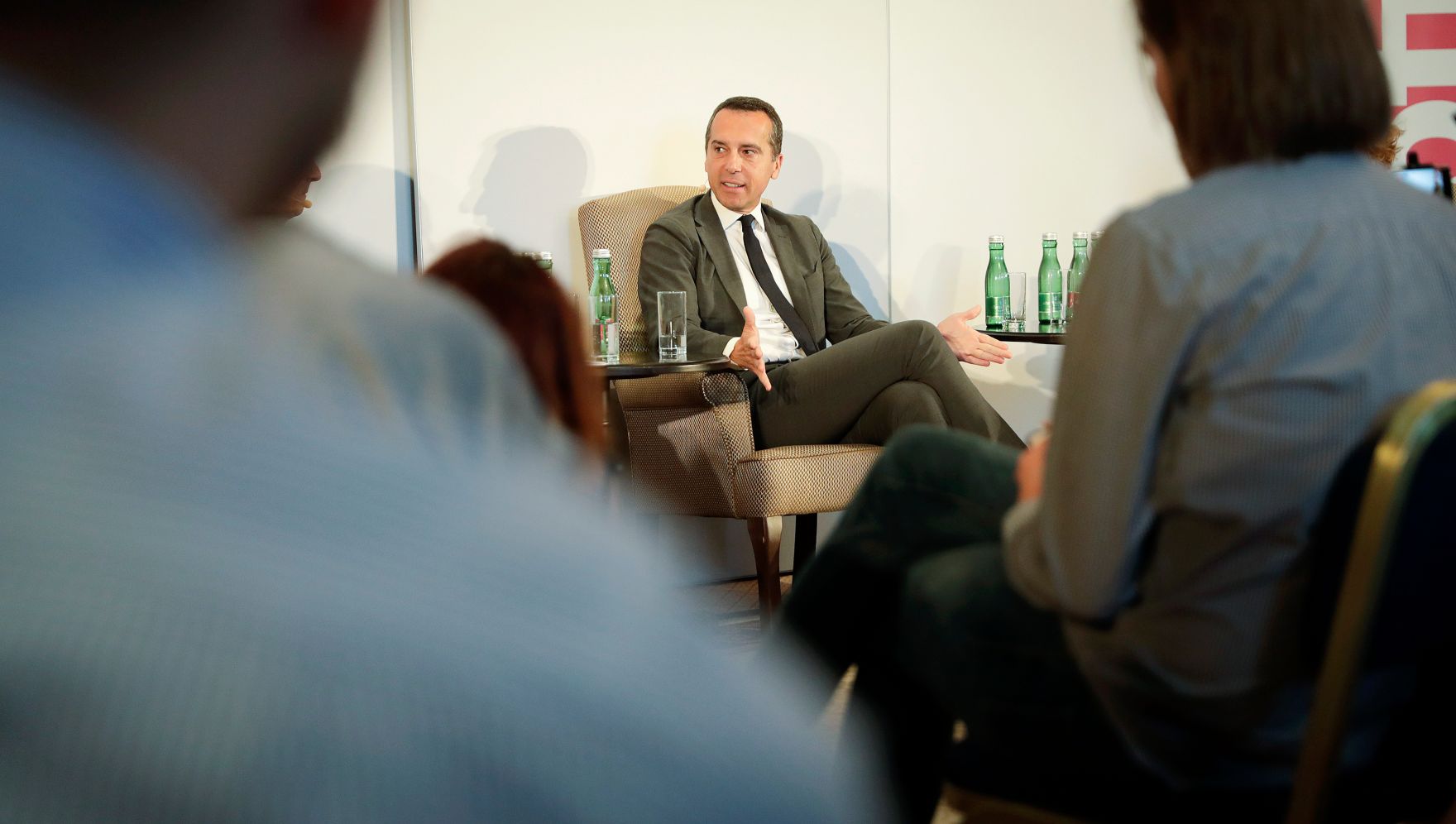Am 8. August 2017 nahm Bundeskanzler Christian Kern (im Bild) an der Club 20 Diskussion mit Profil Herausgeber Christian Rainer und Eva Linsinger teil.