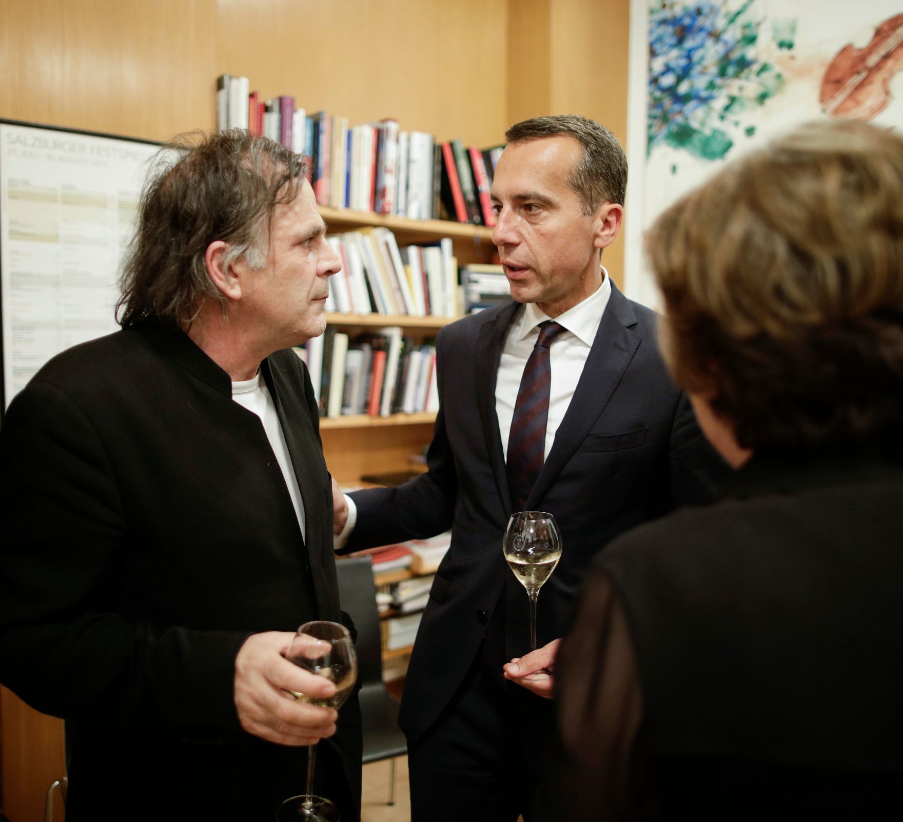 Am 23. August 2017 empfing Bundeskanzler Christian Kern (m.) den franz&ouml;sischen Pr&auml;sidenten Emmanuel Macron in Salzburg. Im Bild beim Besuch der Salzburger Festspiele.