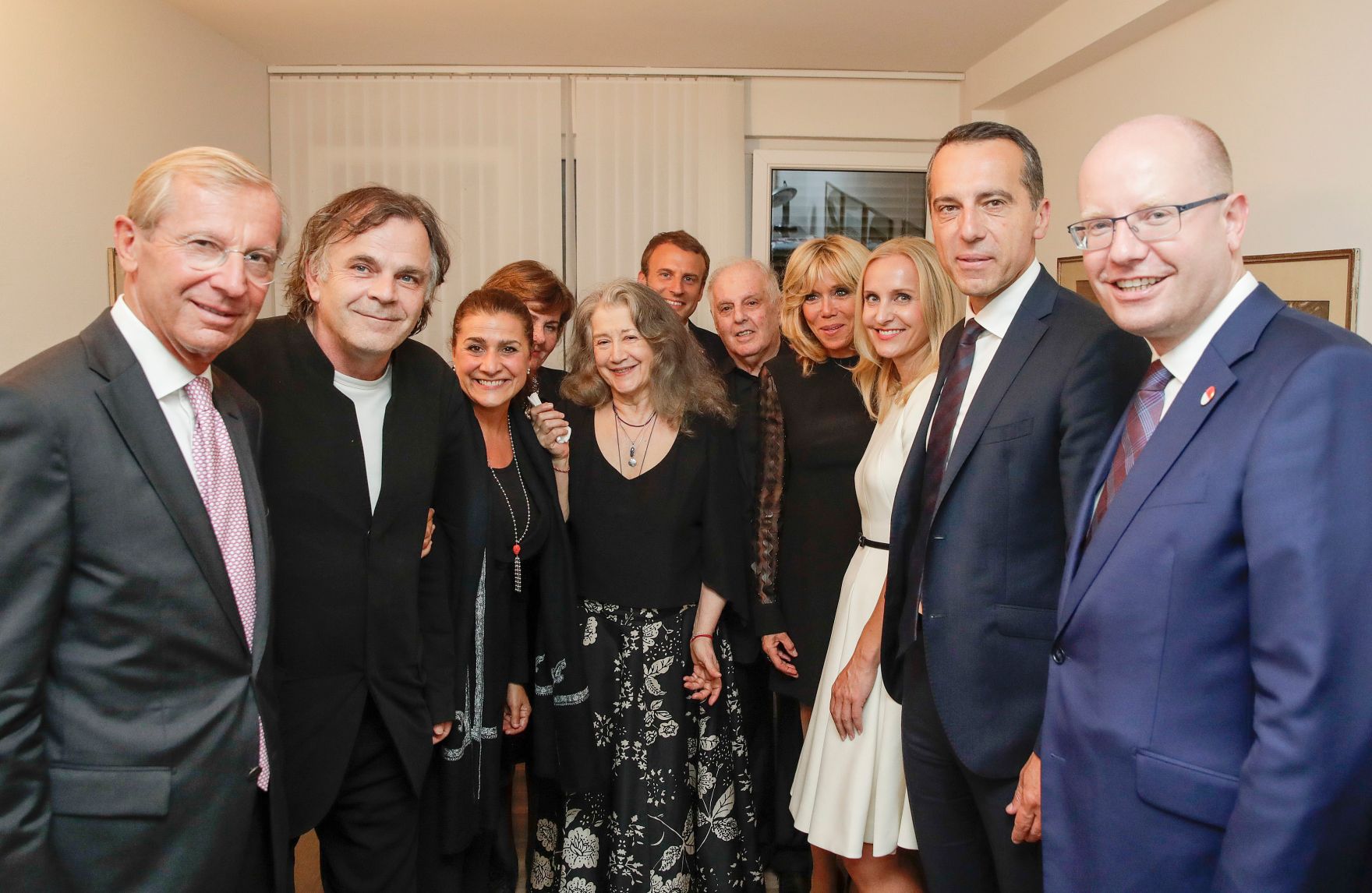 Am 23. August 2017 empfing Bundeskanzler Christian Kern den franz&ouml;sischen Pr&auml;sidenten Emmanuel Macron in Salzburg. Im Bild mit Eveline Steinberger-Kern und Brigitte Macron beim Besuch der Salzburger Festspiele.