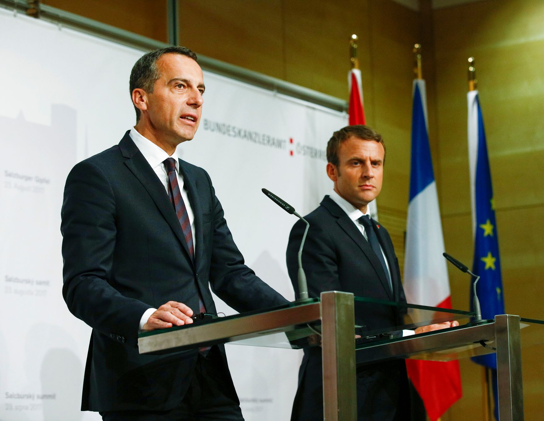 Am 23. August 2017 empfing Bundeskanzler Christian Kern (l.) den franz&ouml;sischen Pr&auml;sidenten Emmanuel Macron (r.) in Salzburg.