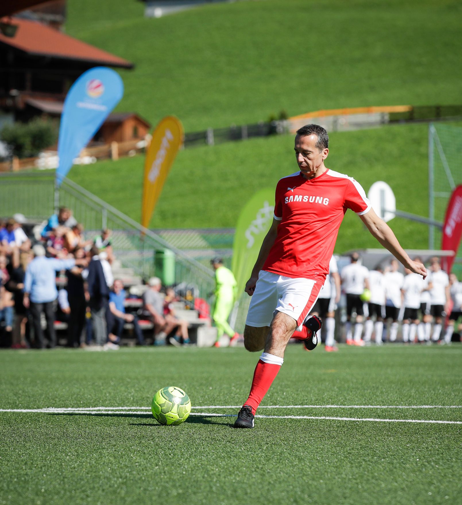 Am 29. August 2017 nahm Bundeskanzler Christian Kern (im Bild) am. Europ&auml;ischen Forum Alpbach teil. Im Bild beim Charity Soccer Match.