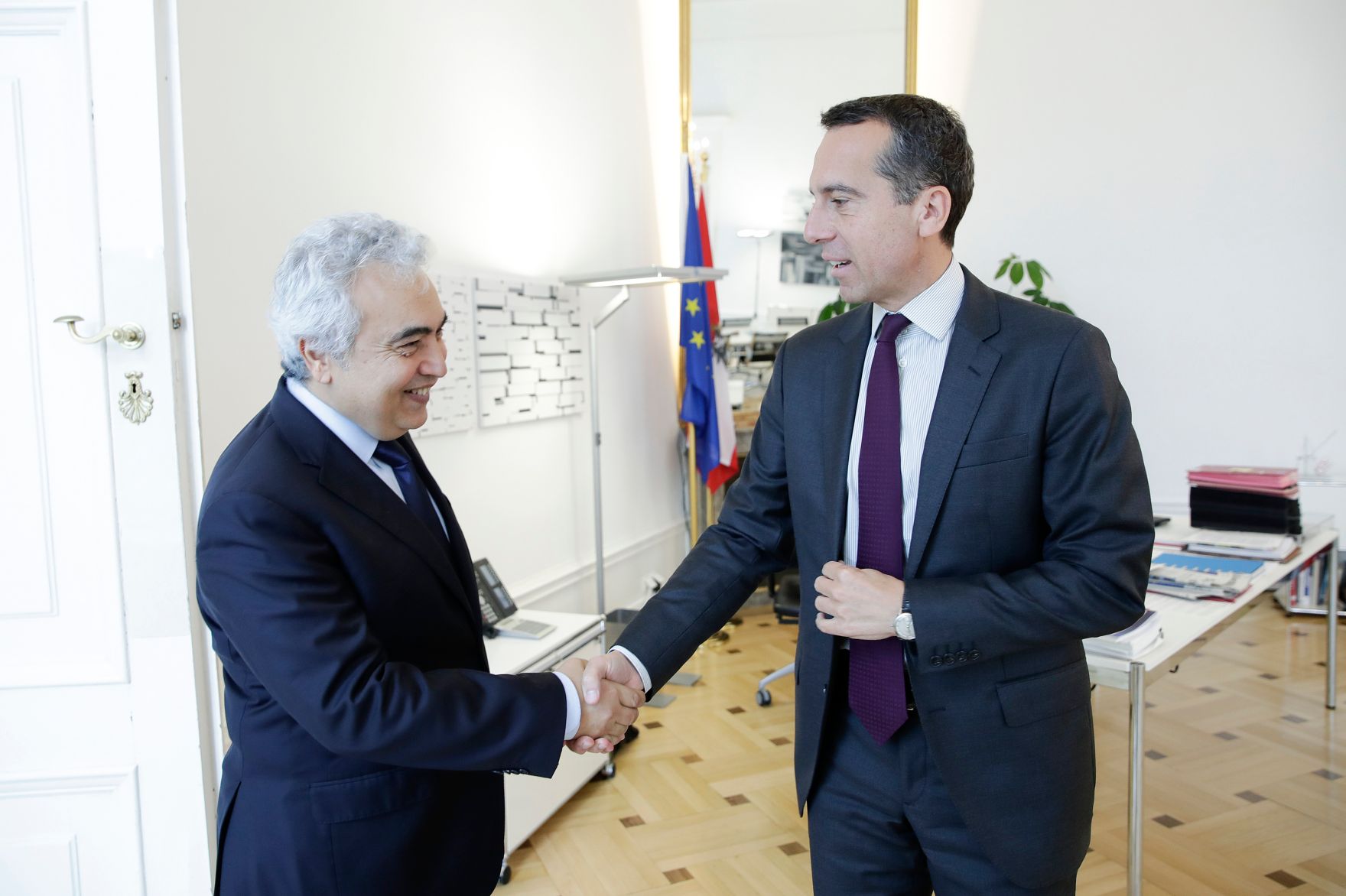 Am 4. September 2017 empfing Bundeskanzler Christian Kern (r.) den Exekutivdirektor der Internationalen Energieagentur Fatih Birol (l.) zu einem Gespr&auml;ch.