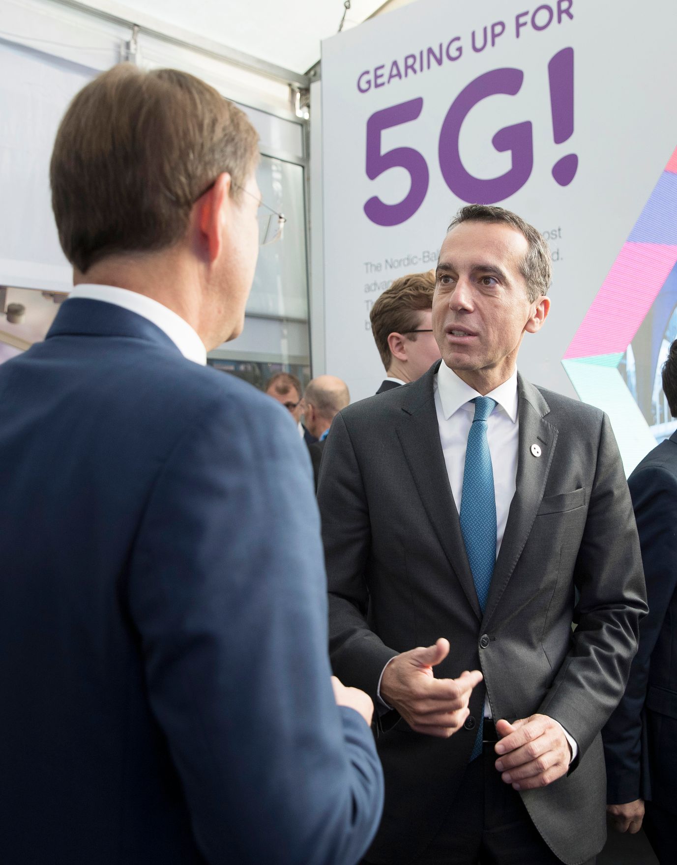 Am 29. September 2017 fand das Digitale Gipfeltreffen der Europ&auml;ischen Staats- und Regierungschefs in Tallinn statt. Im Bild Bundeskanzler Christian Kern (r.) bei der Besichtigung des Creative Hub.