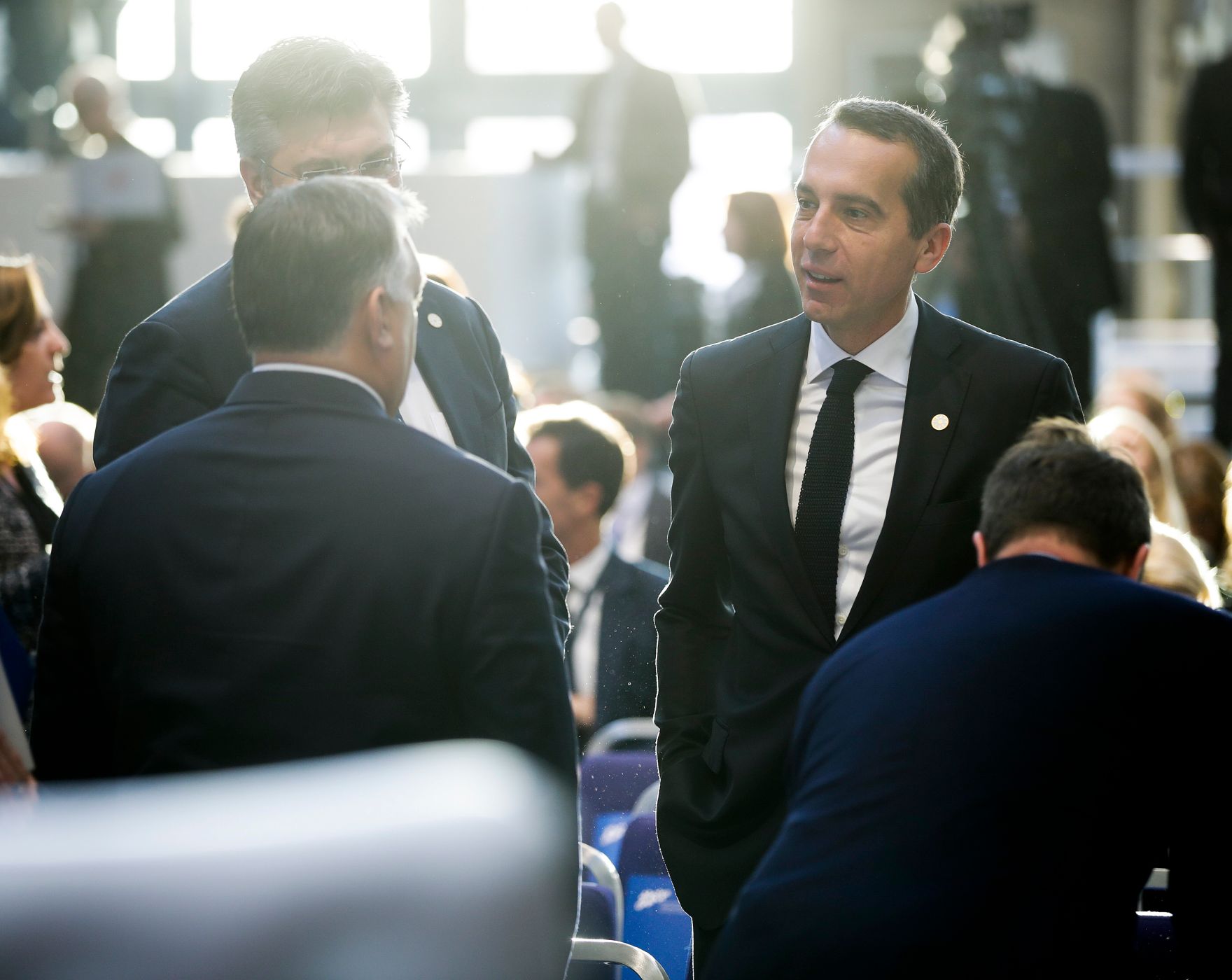 Am 17. November 2017 fand der Sozialgipfel der Europ&auml;ischen Staats- und Regierungschefs in G&ouml;teborg statt. Im Bild Bundeskanzler Christian Kern (r.) mit dem kroatischen Premierminister Andrej Plenković (m.) und dem ungarischen Premierminister Viktor Orb&aacute;n (l.).