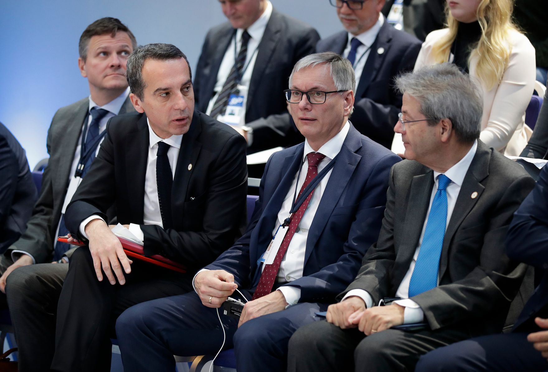 Am 17. November 2017 fand der Sozialgipfel der Europ&auml;ischen Staats- und Regierungschefs in G&ouml;teborg statt. Im Bild Bundeskanzler Christian Kern (l.) mit dem italienischen Premierminister Paolo Gentiloni (r.) und Sozialminister Alois St&ouml;ger (m.).