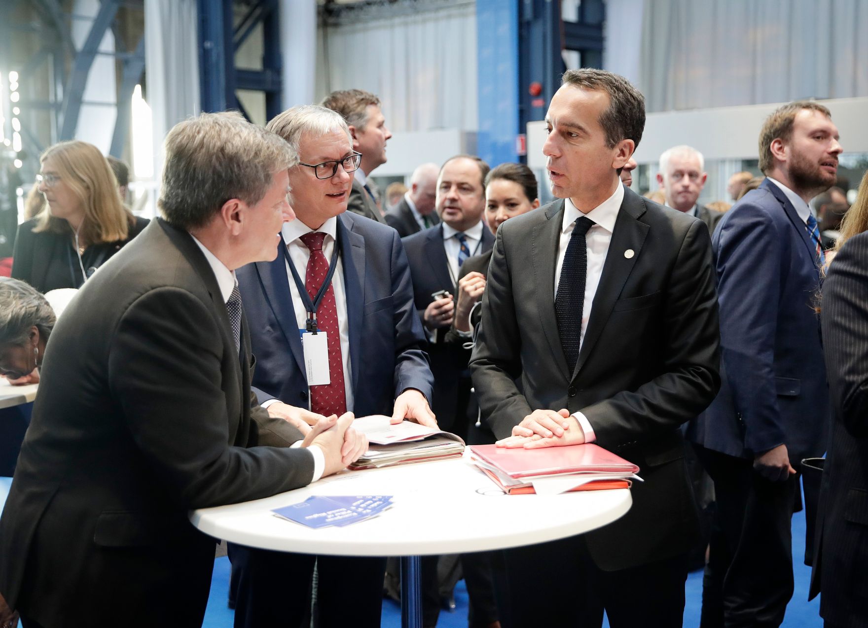 Am 17. November 2017 fand der Sozialgipfel der Europ&auml;ischen Staats- und Regierungschefs in G&ouml;teborg statt. Im Bild Bundeskanzler Christian Kern (r.) mit Sozialminister Alois St&ouml;ger (m.).