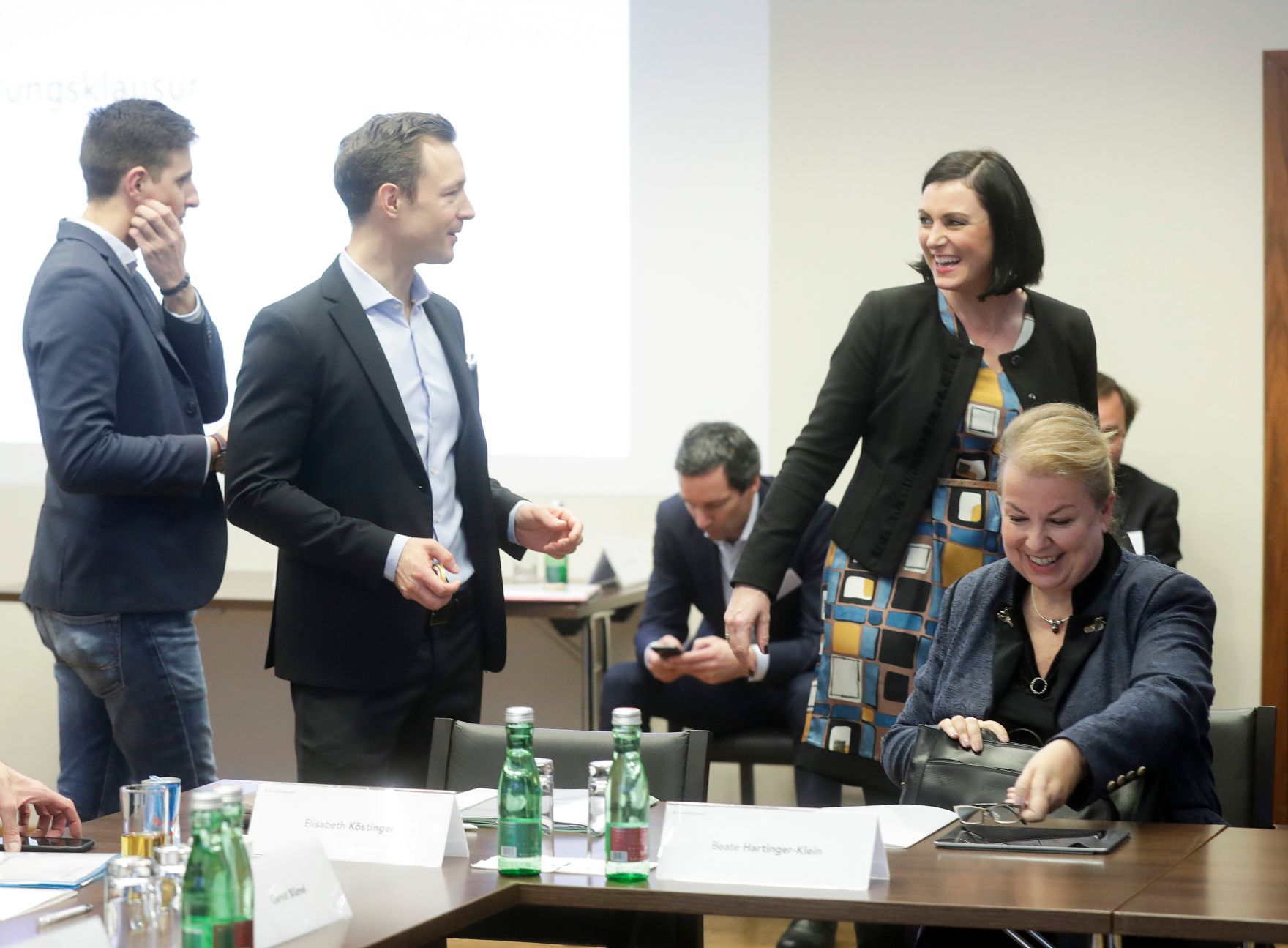 Am 10. J&auml;nner 2019 begann in Mauerbach die zweit&auml;gige Klausurtagung der Bundesregierung. Im Bild Bundesminister Gernot Bl&uuml;mel (l.) mit Bundesministerin Elisabeth K&ouml;stinger (m.) und Bundesministerin Beate Hartinger-Klein (r.).
