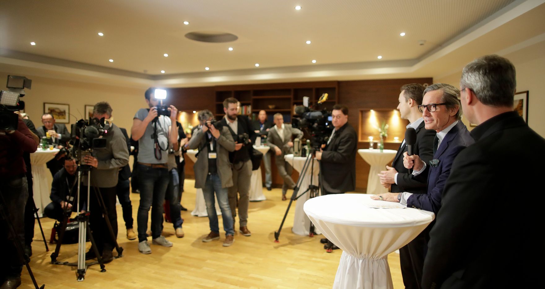 Am 10. J&auml;nner 2019 begann in Mauerbach die zweit&auml;gige Klausurtagung der Bundesregierung. Im Bild Bundesminister Gernot Bl&uuml;mel (l.) mit Bundesminister Norbert Hofer (r.) und Regierungssprecher Peter Launsky-Tieffenthal (m.).