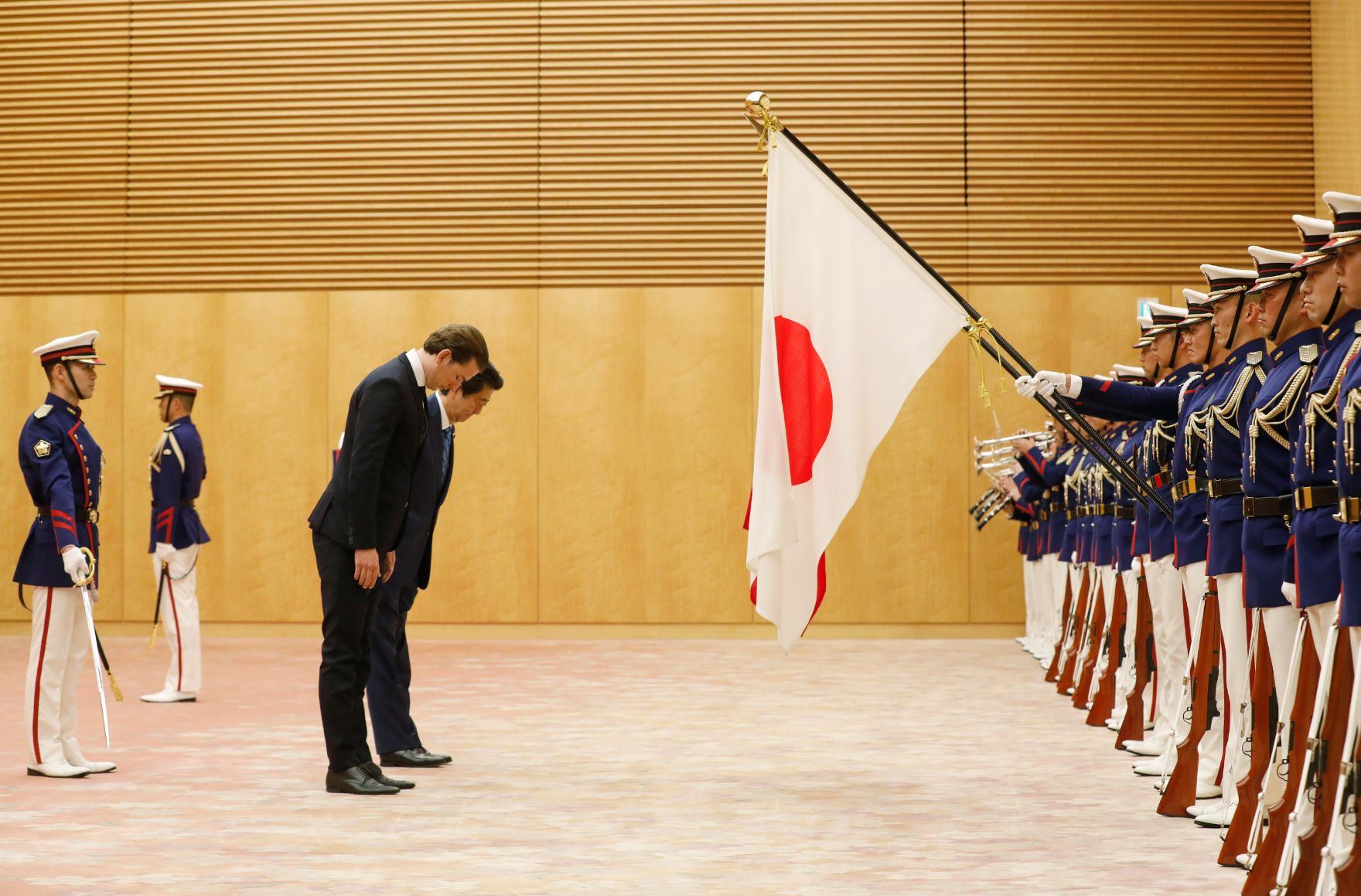 Am 15. Februar 2019 traf Bundeskanzler Sebastian Kurz im Rahmen seines Arbeitsbesuchs den japanischen Premierminister Shinzō Abe.