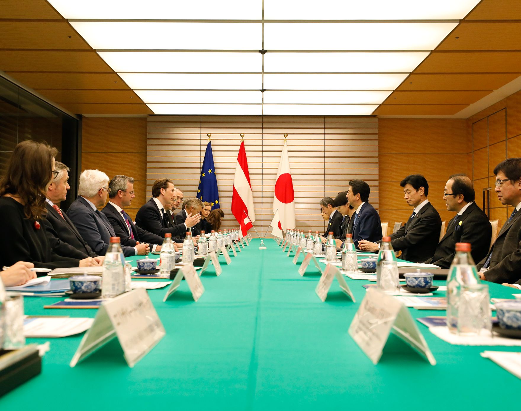 Am 15. Februar 2019 traf Bundeskanzler Sebastian Kurz im Rahmen seines Arbeitsbesuchs den japanischen Premierminister Shinzō Abe.