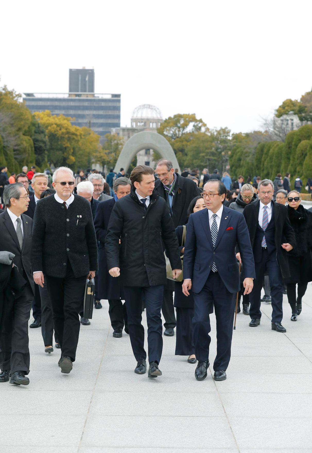 Am 16. Februar 2019 besuchte Bundeskanzler Sebastian Kurz im Rahmen seiner Japanreise das Hiroshima Dokumentationszentrum.