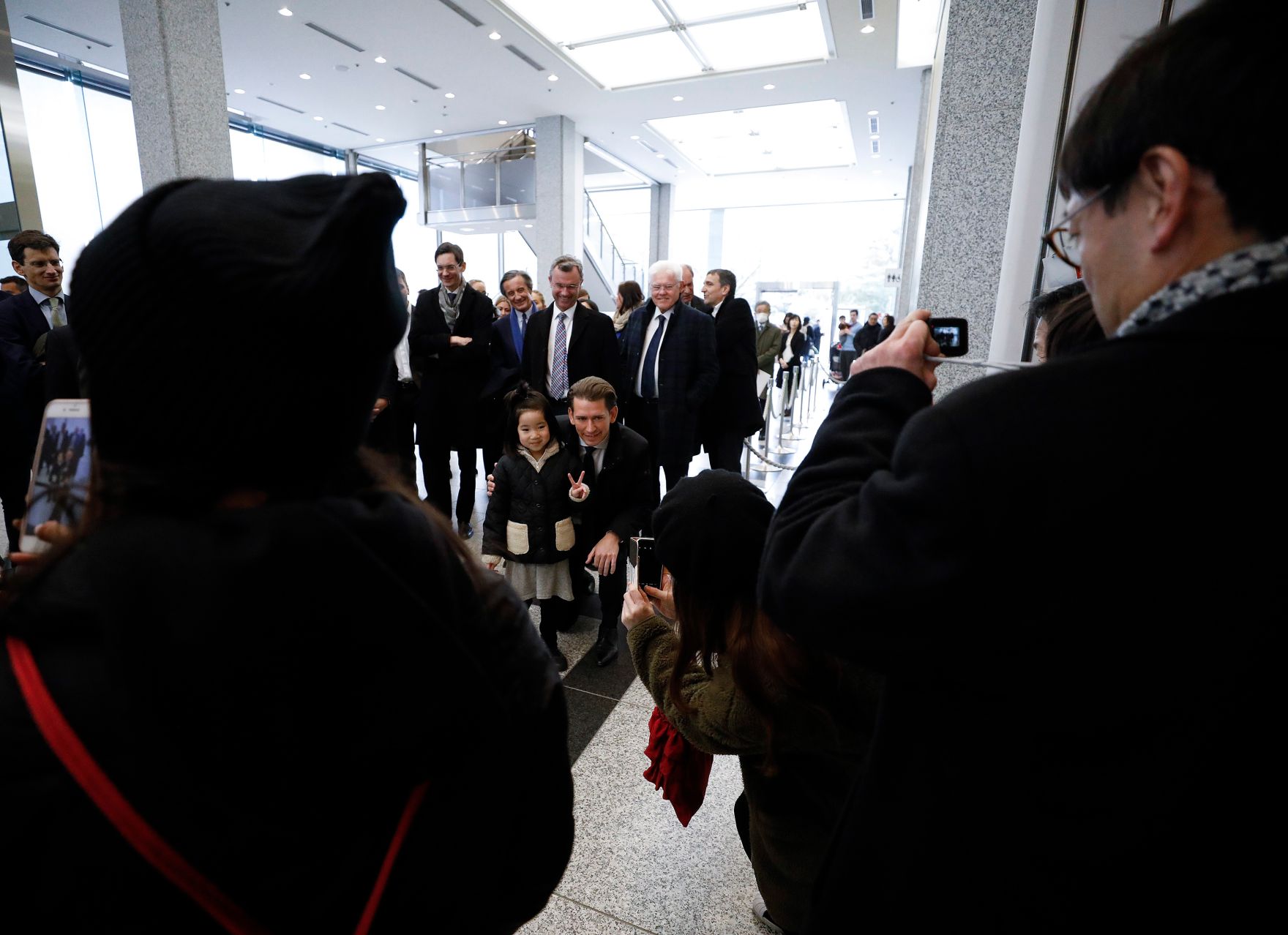 Am 16. Februar 2019 besuchte Bundeskanzler Sebastian Kurz im Rahmen seiner Japanreise das Hiroshima Dokumentationszentrum.