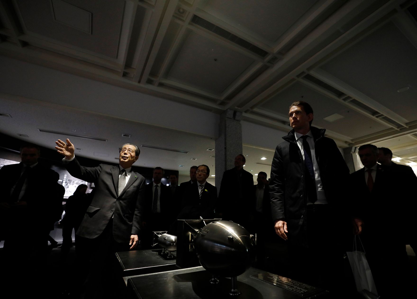 Am 16. Februar 2019 besuchte Bundeskanzler Sebastian Kurz im Rahmen seiner Japanreise das Hiroshima Dokumentationszentrum.