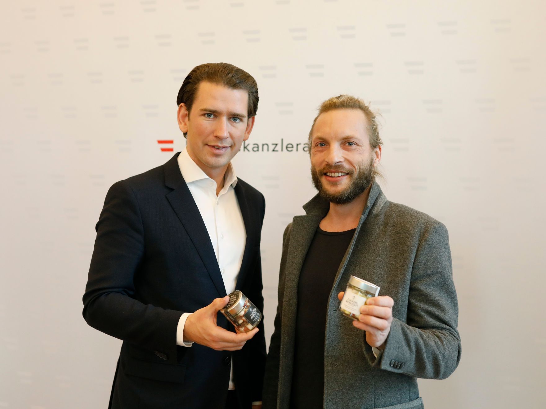 Am 13. M&auml;rz 2019 empfing Bundeskanzler Sebastian Kurz (l.) den Inhaber der Zuckerlwerkstatt Christian Mayer (r.) im Bundeskanzleramt.
