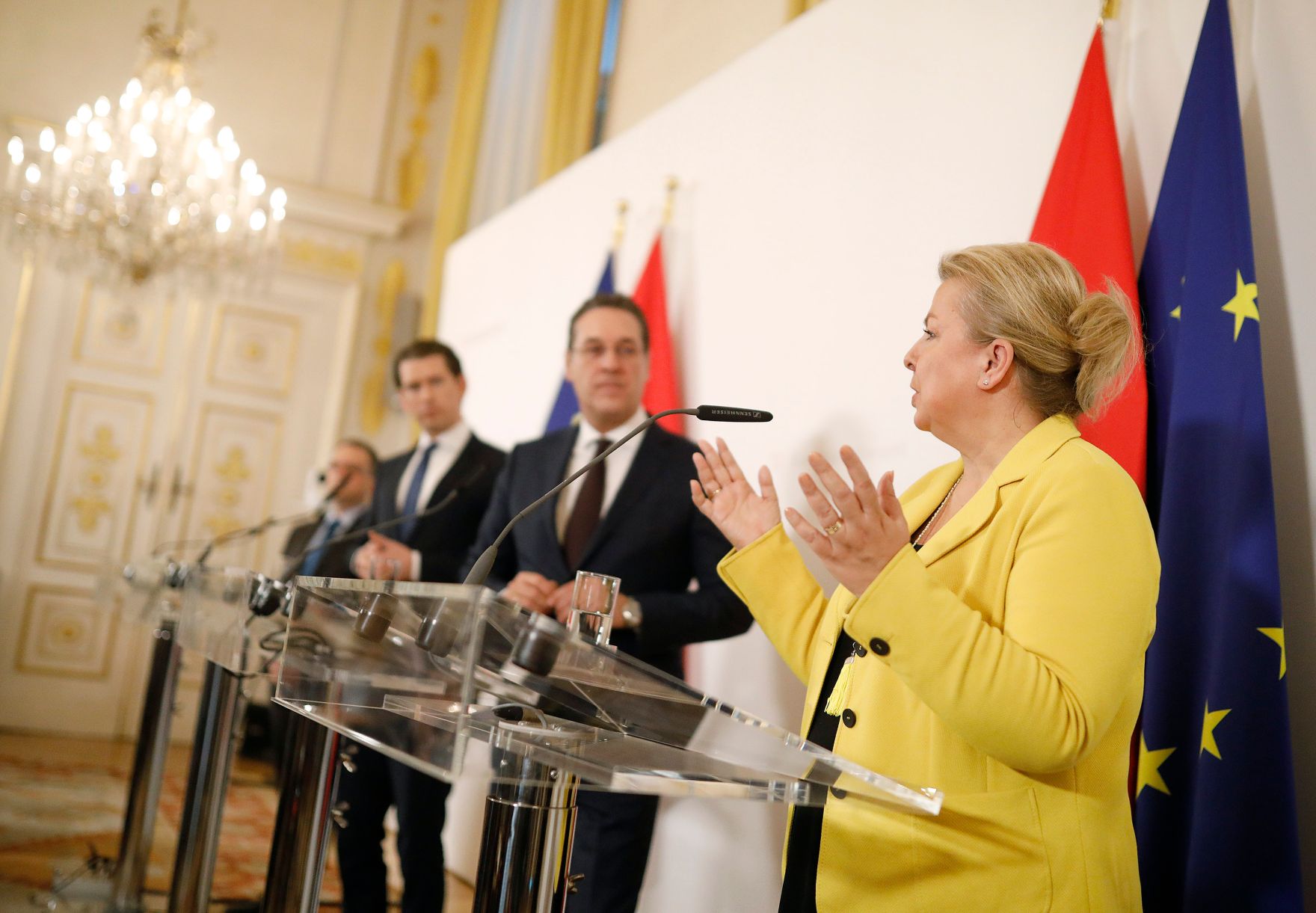 Bundeskanzler Sebastian Kurz (m.l.), Vizekanzler Heinz-Christian Strache (m.r.), Bundesministerin Beate Hartinger-Klein (r.) und &Ouml;VP-Sozialsprecher August W&ouml;ginger (l.) beim Pressefoyer nach dem Ministerrat am 13. M&auml;rz 2019.