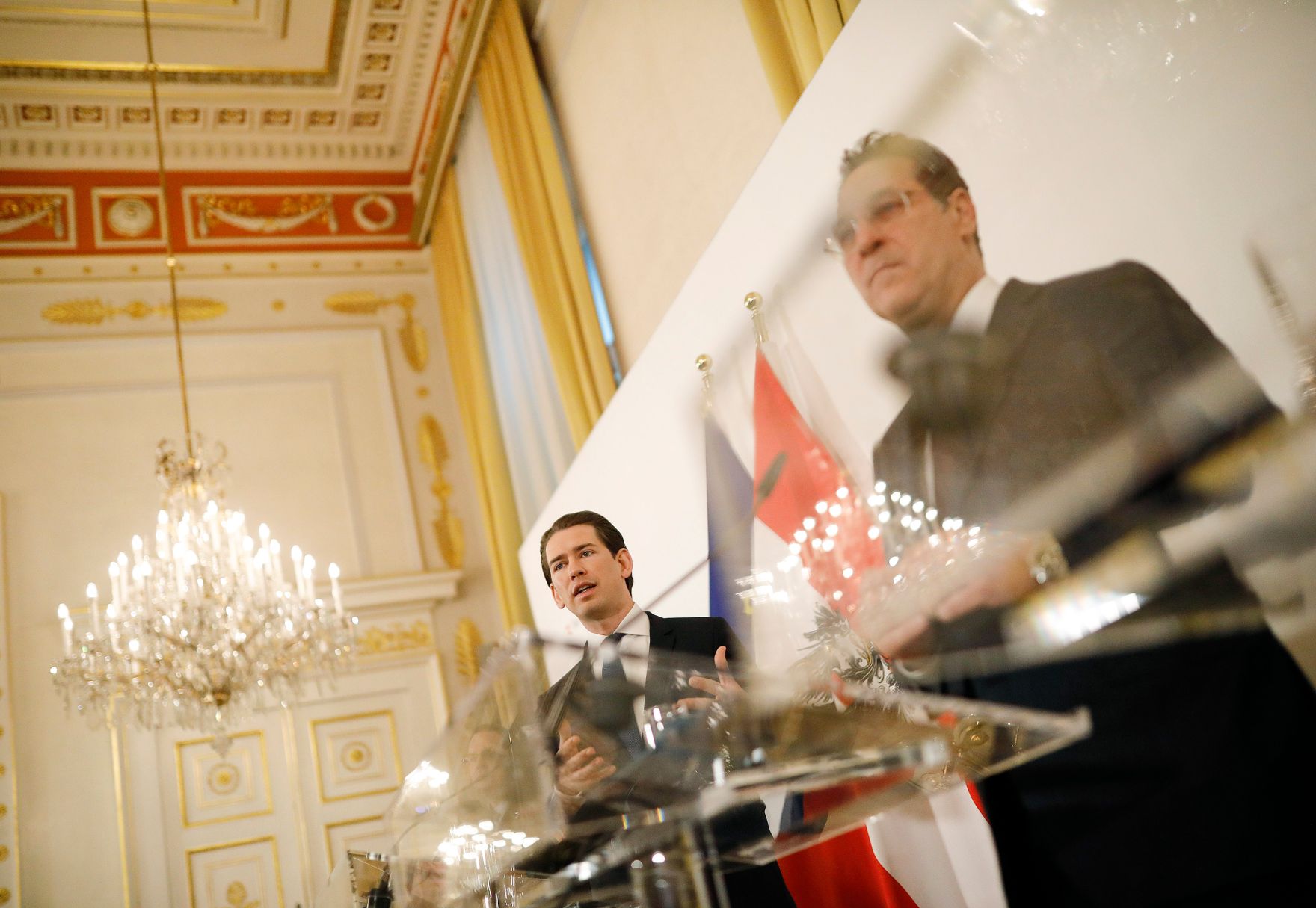 Bundeskanzler Sebastian Kurz (l.) und Vizekanzler Heinz-Christian Strache (r.) beim Pressefoyer nach dem Ministerrat am 13. M&auml;rz 2019.