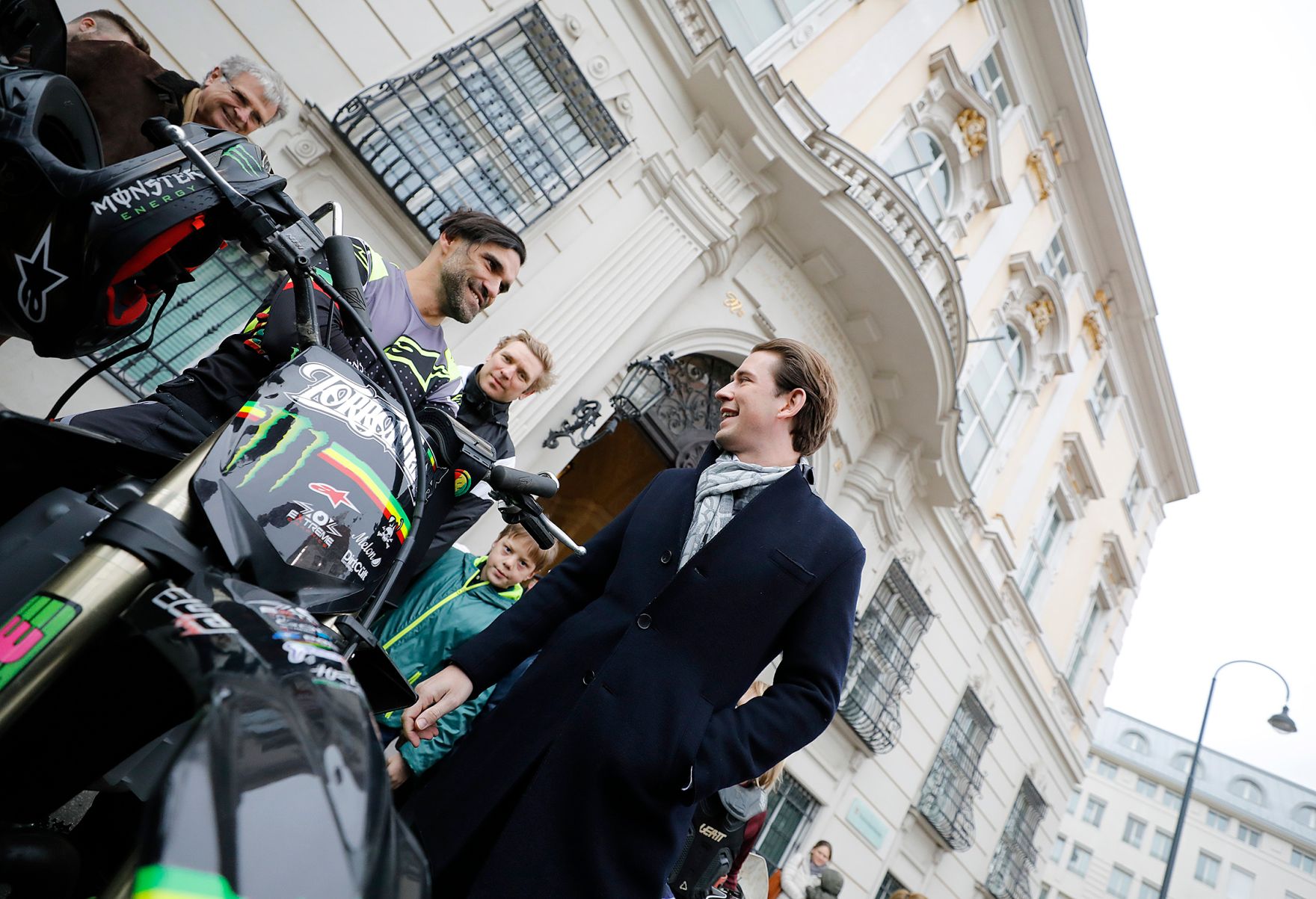 Am 14. M&auml;rz 2019 besuchte Masters of Dirt den Bundeskanzler Sebastian Kurz vor dem Bundeskanzleramt.