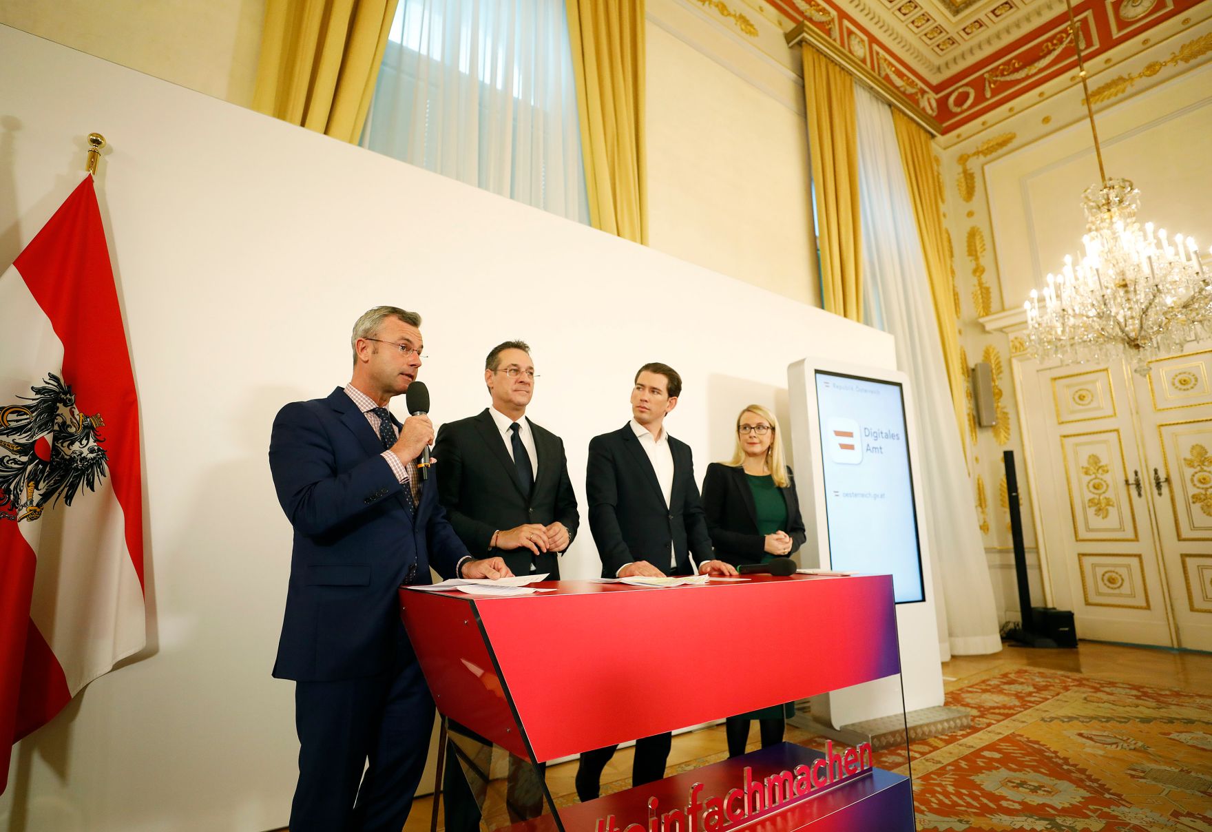 Am 19. M&auml;rz 2019 fand eine Pressekonferenz zum Thema "Digitales Amt" im Bundeskanzleramt statt. Im Bild (v.l.n.r) Bundesminister Norbert Hofer, Vizekanzler Heinz-Christian Strache, Bundeskanzler Sebastian Kurz und Bundesministerin Margarete Schramb&ouml;ck.