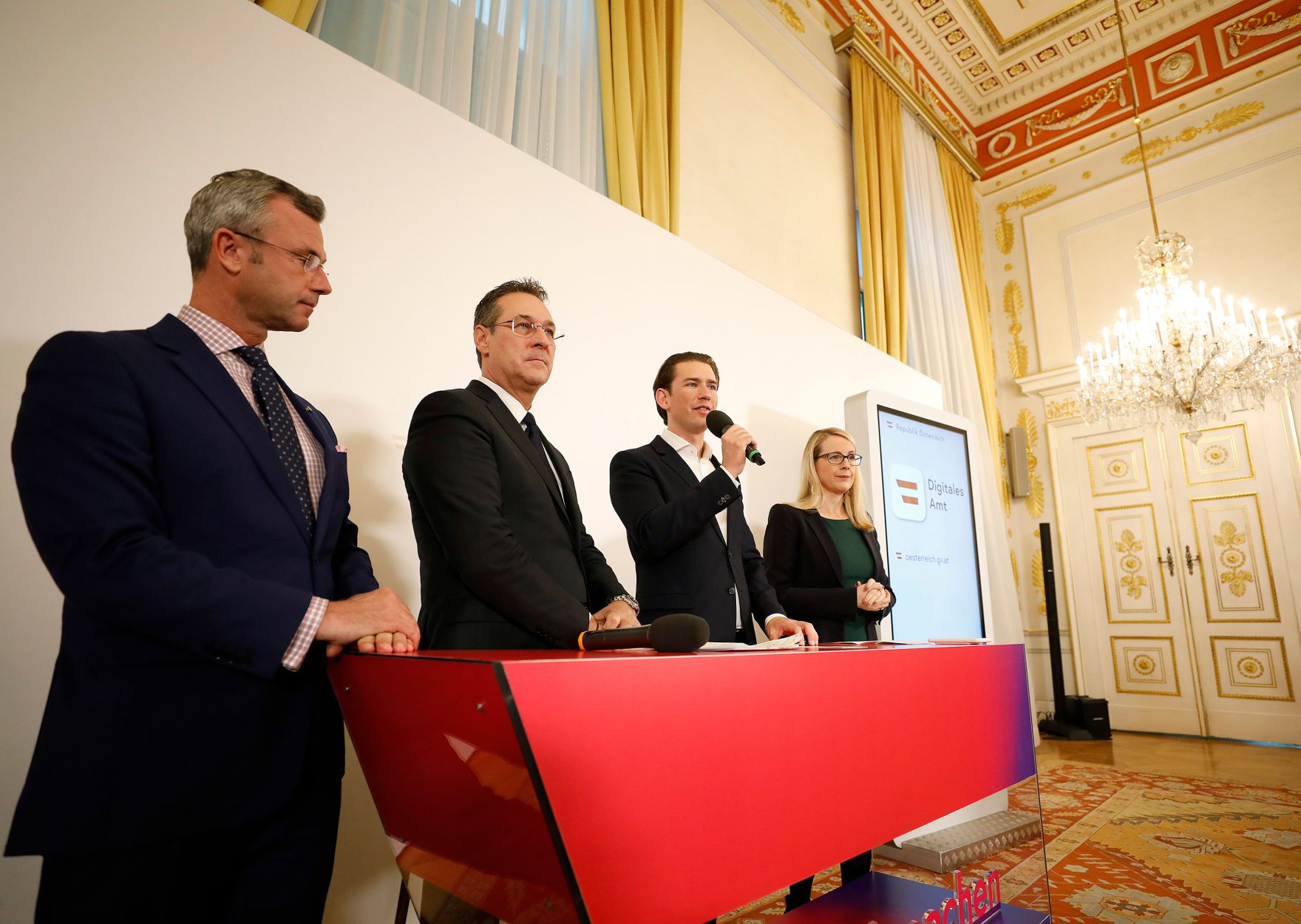 Am 19. M&auml;rz 2019 fand eine Pressekonferenz zum Thema "Digitales Amt" im Bundeskanzleramt statt. Im Bild (v.l.n.r) Bundesminister Norbert Hofer, Vizekanzler Heinz-Christian Strache, Bundeskanzler Sebastian Kurz und Bundesministerin Margarete Schramb&ouml;ck.