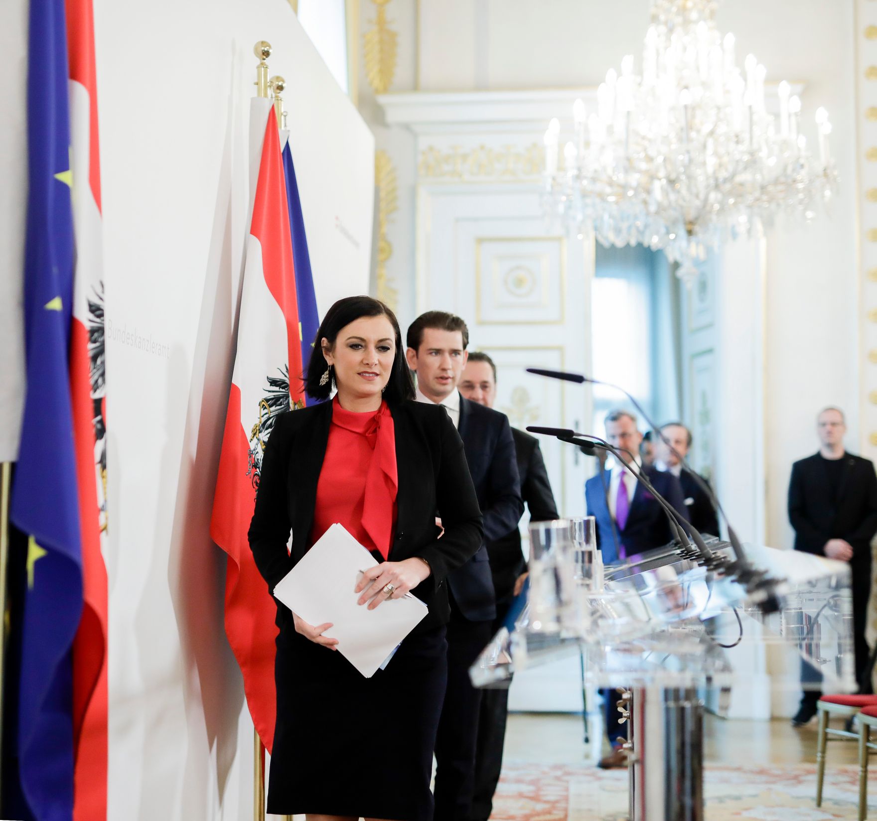 Bundeskanzler Sebastian Kurz (m.l.), Vizekanzler Heinz-Christian Strache (m.r.), Bundesministerin Elisabeth K&ouml;stinger (l.) und Bundesminister Norbert Hofer (r.) beim Pressefoyer nach dem Ministerrat am 27. M&auml;rz 2019.