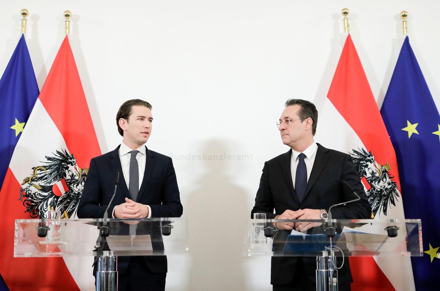 Bundeskanzler Sebastian Kurz (l.) und Vizekanzler Heinz-Christian Strache (r.) beim Pressefoyer nach dem Ministerrat am 27. M&auml;rz 2019.