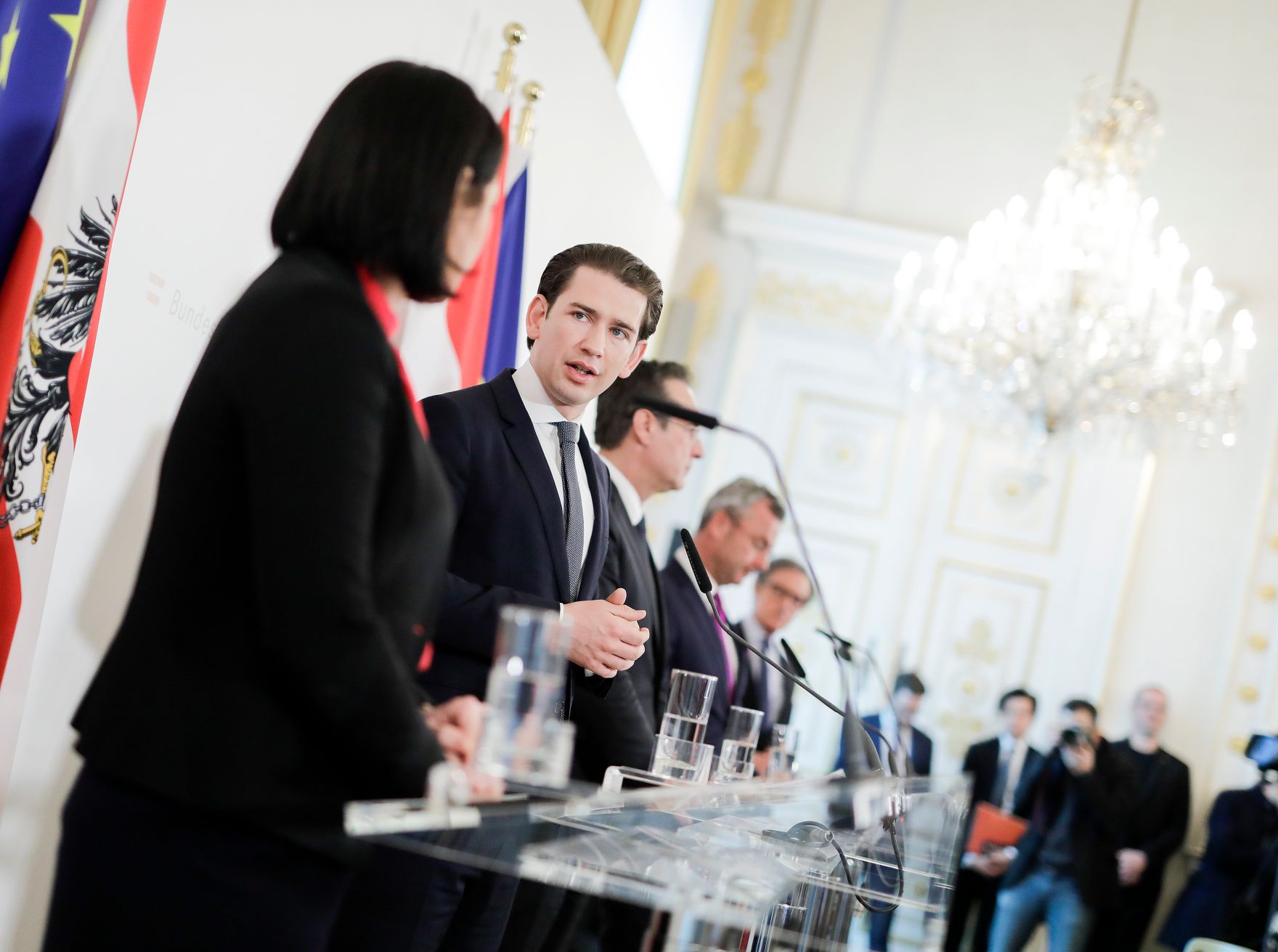 Bundeskanzler Sebastian Kurz (m.l.), Vizekanzler Heinz-Christian Strache (m.r.), Bundesministerin Elisabeth K&ouml;stinger (l.) und Bundesminister Norbert Hofer (r.) beim Pressefoyer nach dem Ministerrat am 27. M&auml;rz 2019.