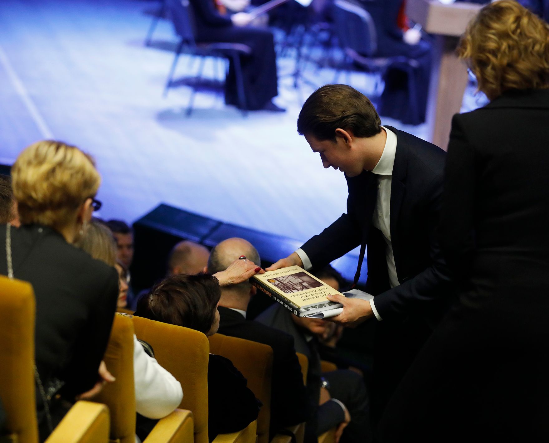 Am 28. M&auml;rz 2019 fand die Arbeitsreise von Bundeskanzler Sebastian Kurz (r.) in Minsk statt. Im Bild beim "Abend der Erinnerung".