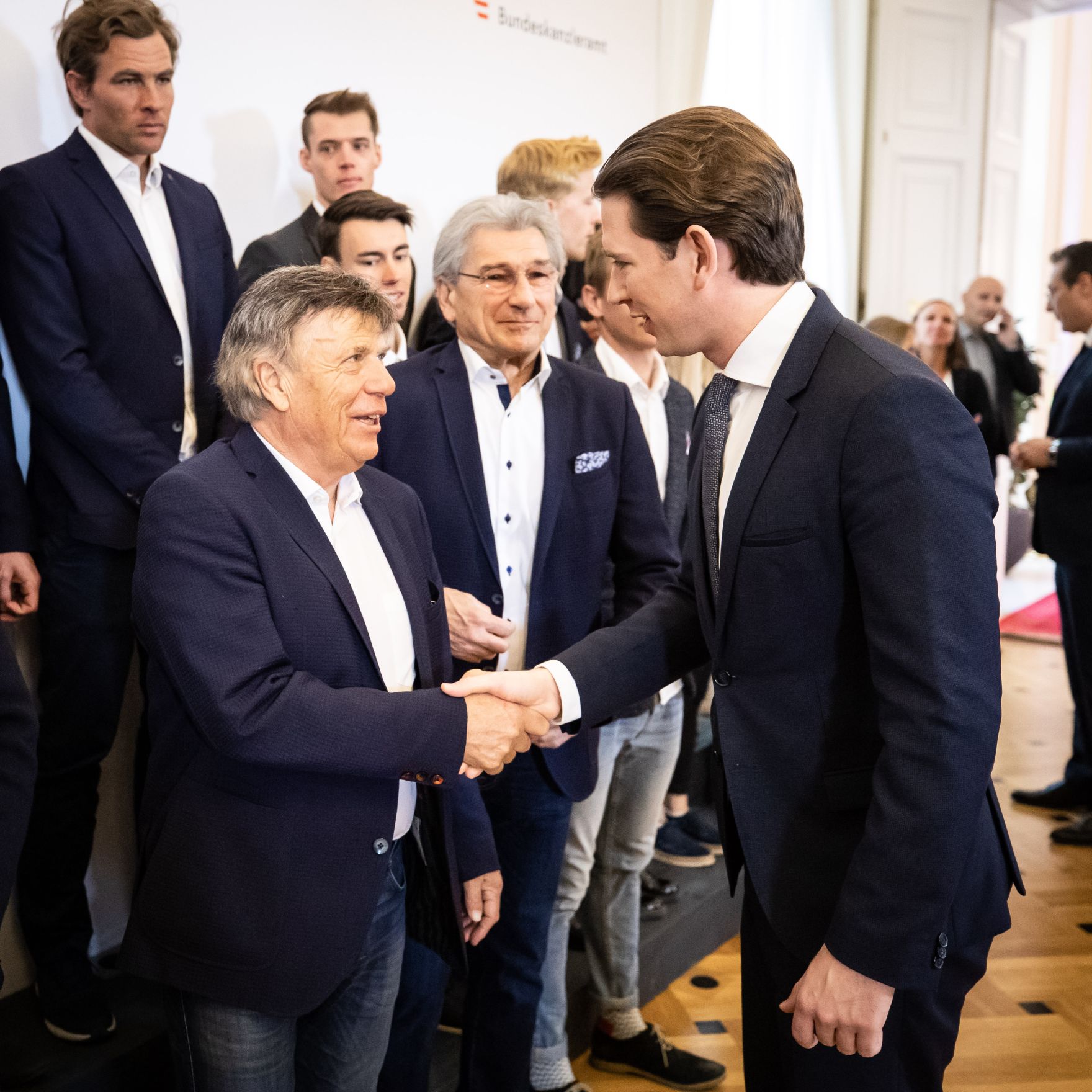 Am 3. April 2019 empfing Bundeskanzler Sebastian Kurz (r.) gemeinsam mit Vizekanzler Heinz-Christian Strache die &Ouml;SV-Athletinnen und Athleten im Bundeskanzleramt.