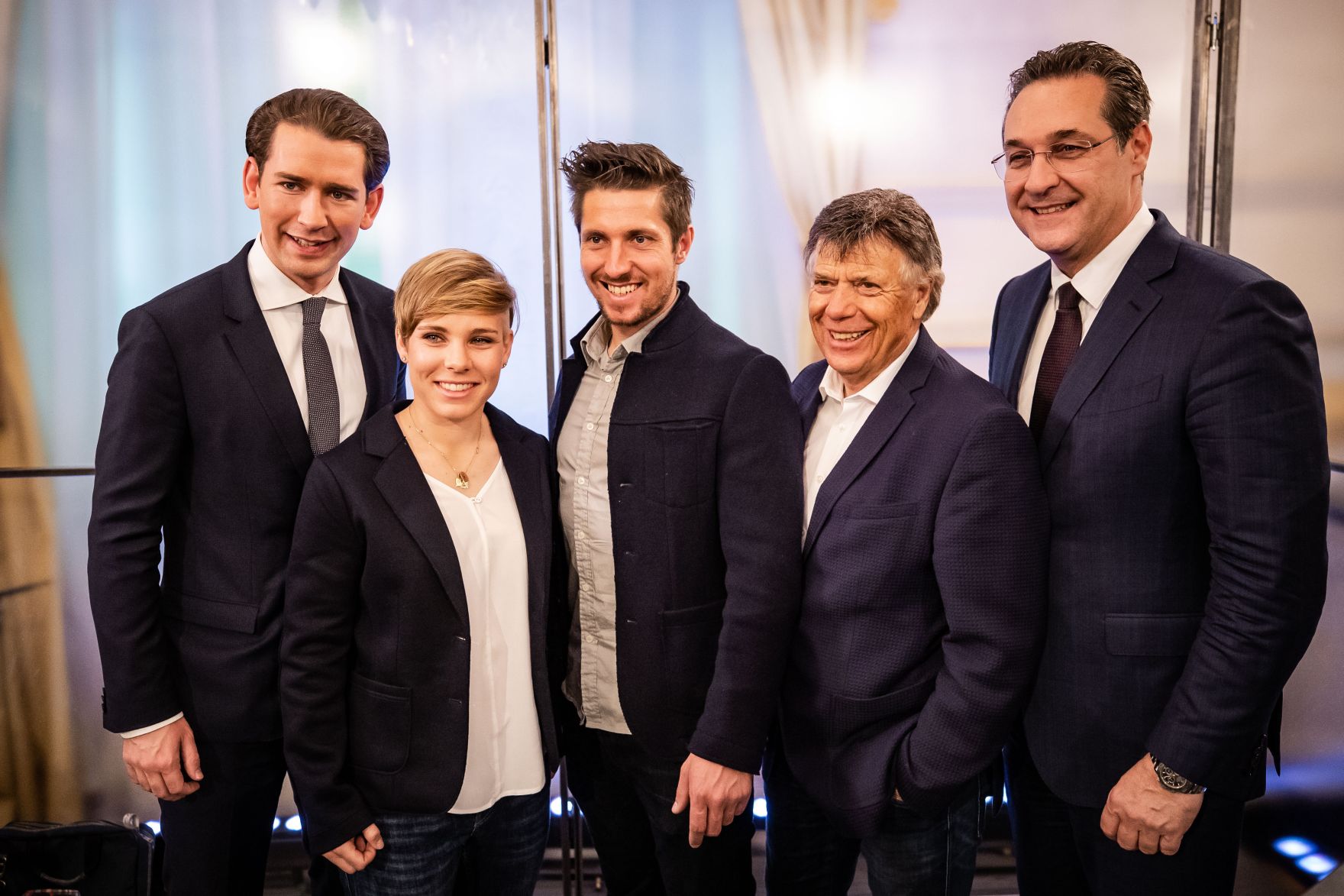 Am 3. April 2019 empfing Bundeskanzler Sebastian Kurz (l.) gemeinsam mit Vizekanzler Heinz-Christian Strache (r.) die &Ouml;SV-Athletinnen und Athleten im Bundeskanzleramt.