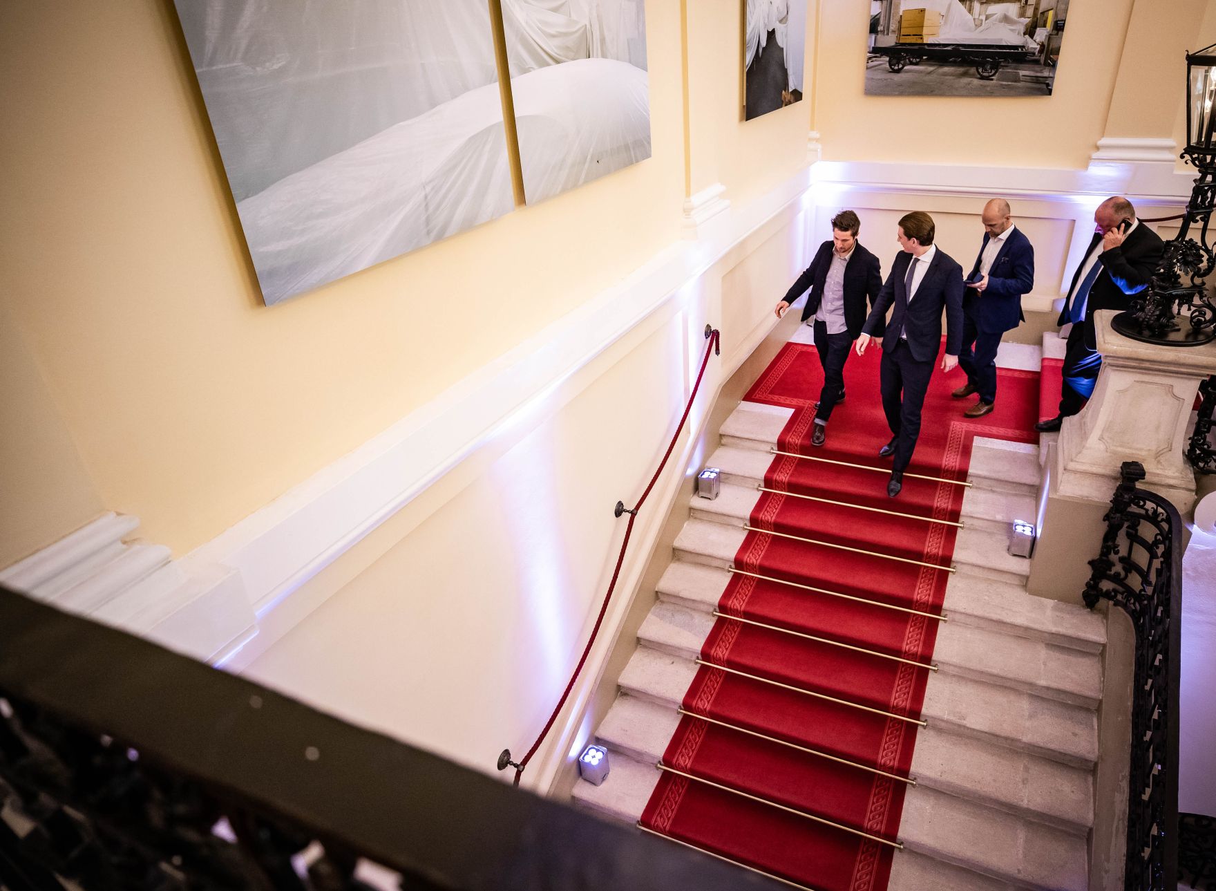 Am 3. April 2019 empfing Bundeskanzler Sebastian Kurz (r.) gemeinsam mit Vizekanzler Heinz-Christian Strache die &Ouml;SV-Athletinnen und Athleten im Bundeskanzleramt.