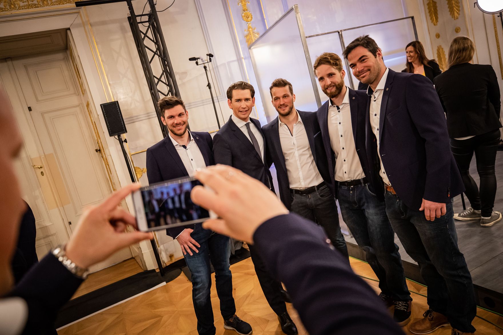 Am 3. April 2019 empfing Bundeskanzler Sebastian Kurz (2.v.l.) gemeinsam mit Vizekanzler Heinz-Christian Strache die &Ouml;SV-Athletinnen und Athleten im Bundeskanzleramt.