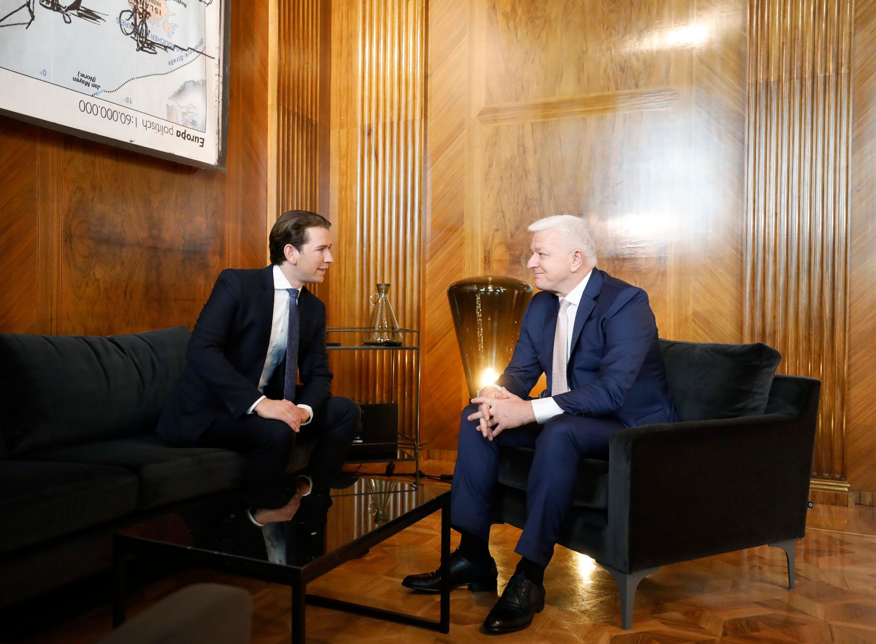 Am 09. April 2019 empfing Bundeskanzler Sebastian Kurz (l.) den Premierminister von Montenegro Du&scaron;ko Marković (r.) mit milit&auml;rischen Ehren.