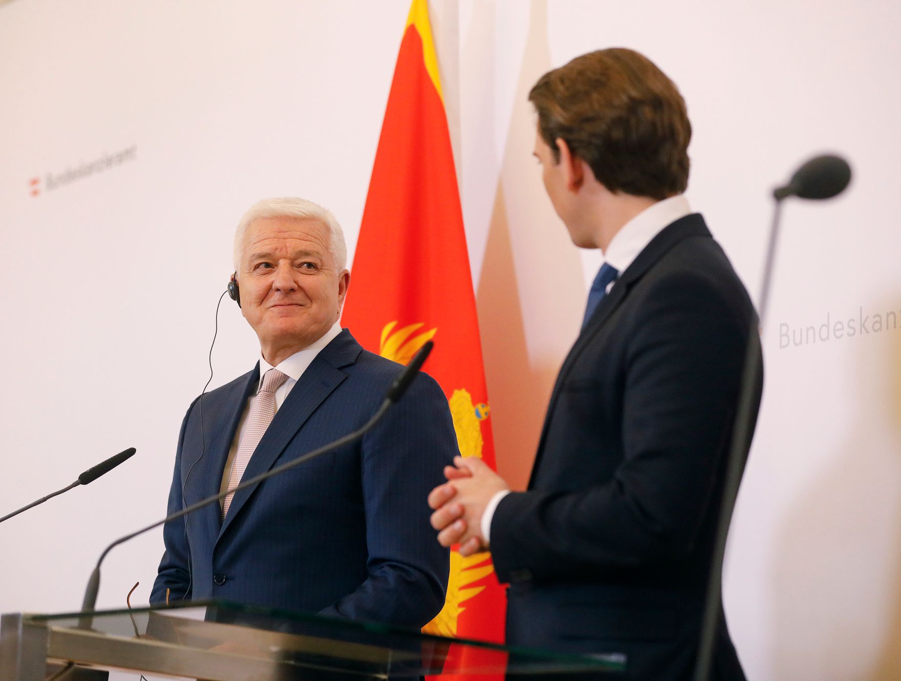 Am 09. April 2019 empfing Bundeskanzler Sebastian Kurz (r.) den Premierminister von Montenegro Du&scaron;ko Marković (l.) mit milit&auml;rischen Ehren. Im Bild bei der Pressekonferenz.