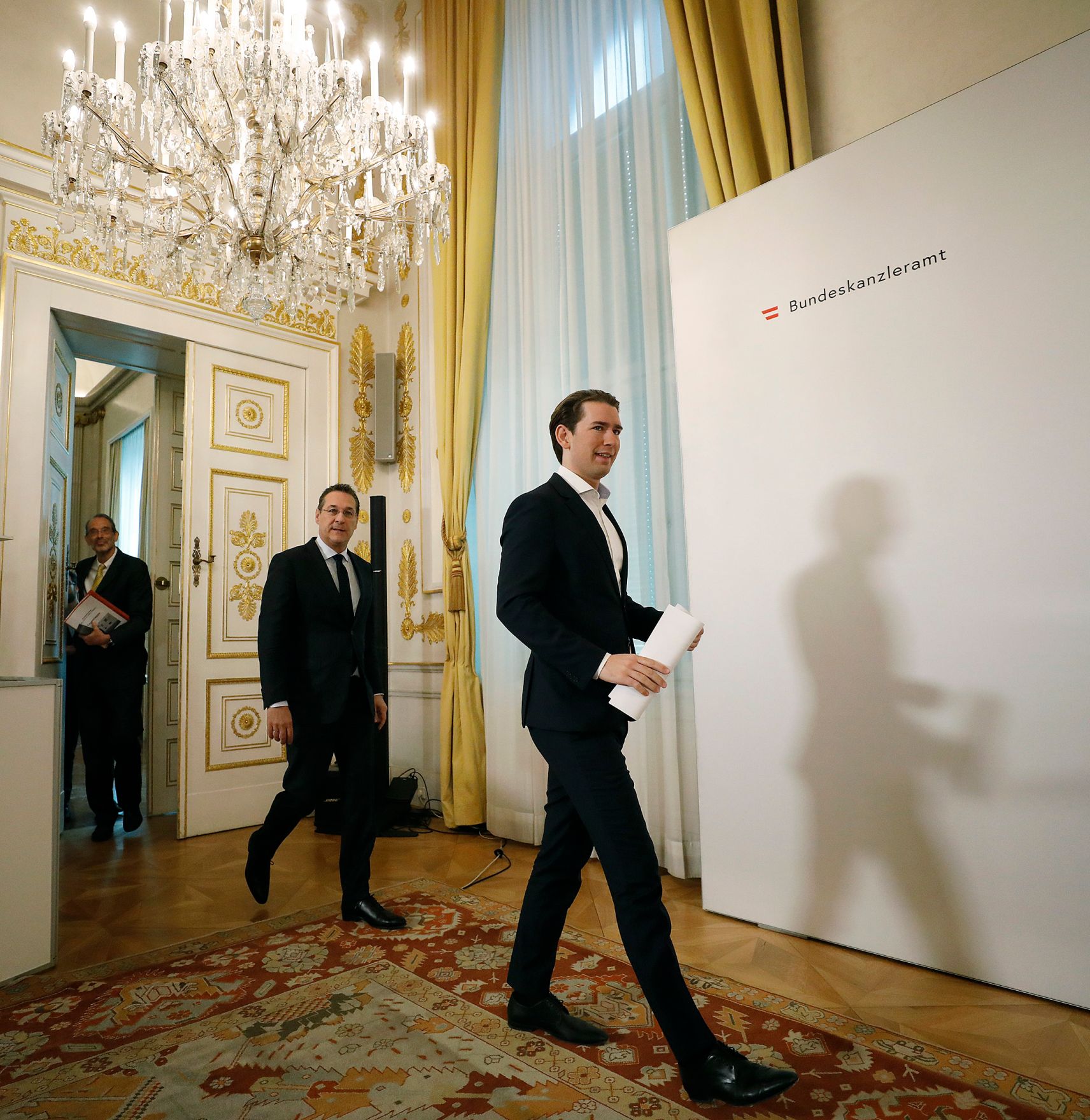 Am 11. April 2019 fand eine Pressekonferenz zum Thema "Bildungsinvestitionsgesetz" statt. Im Bild Bundeskanzler Sebastian Kurz (r.), Vizekanzler Heinz-Christian Strache (m.) und Bundesminister Heinz Fa&szlig;mann (l.).